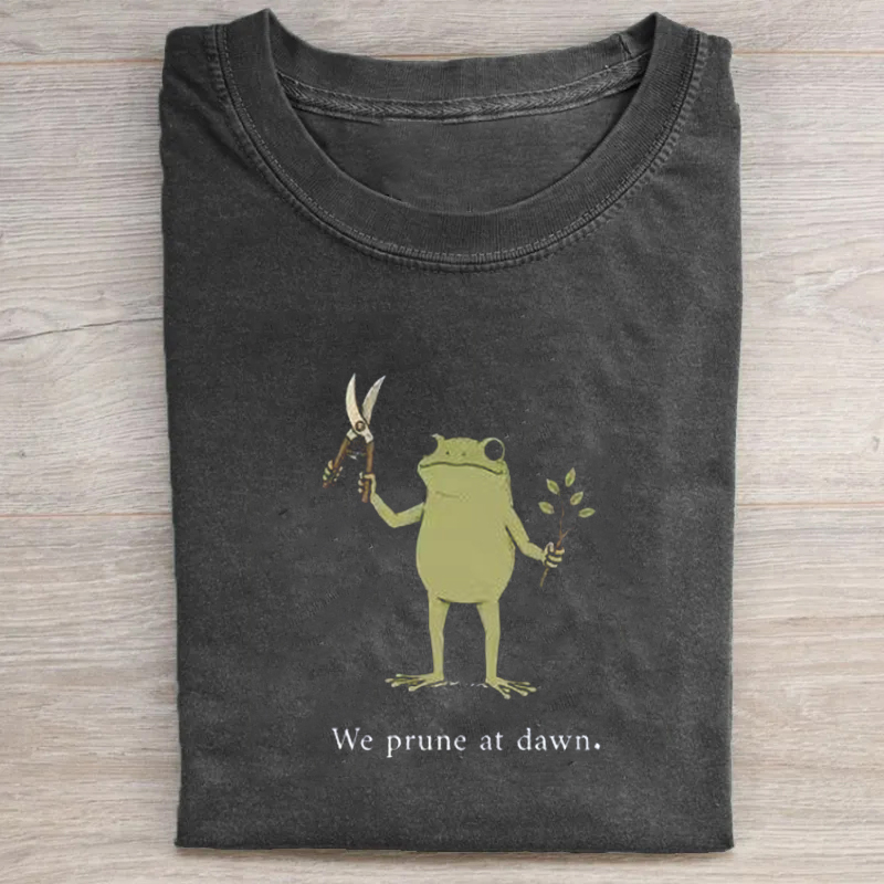 Funny Gardening Frog T-shirt