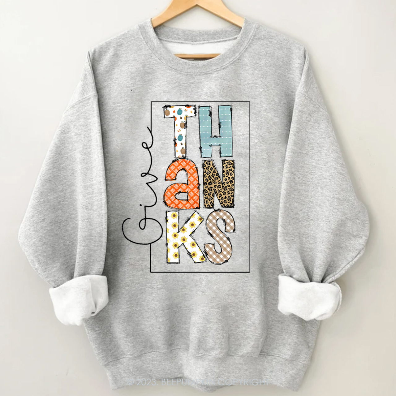 In Everything Give Thank Sweatshirt Beepumpkin