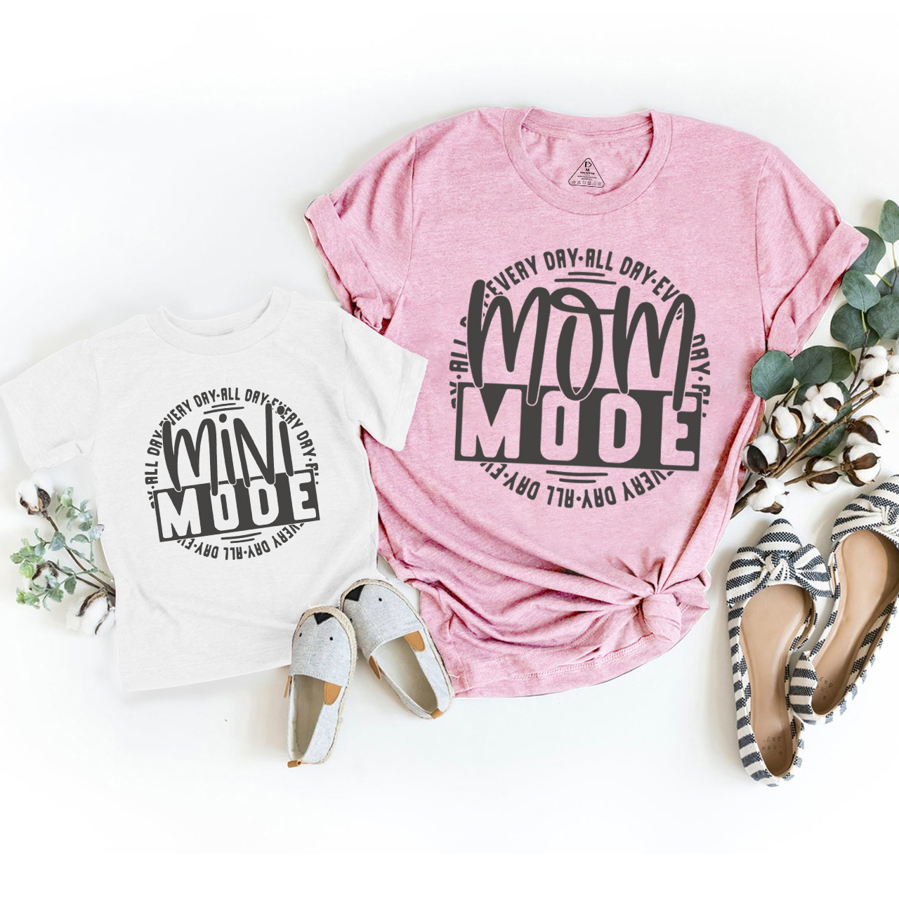 Mom And Mini Mode Matching Tees