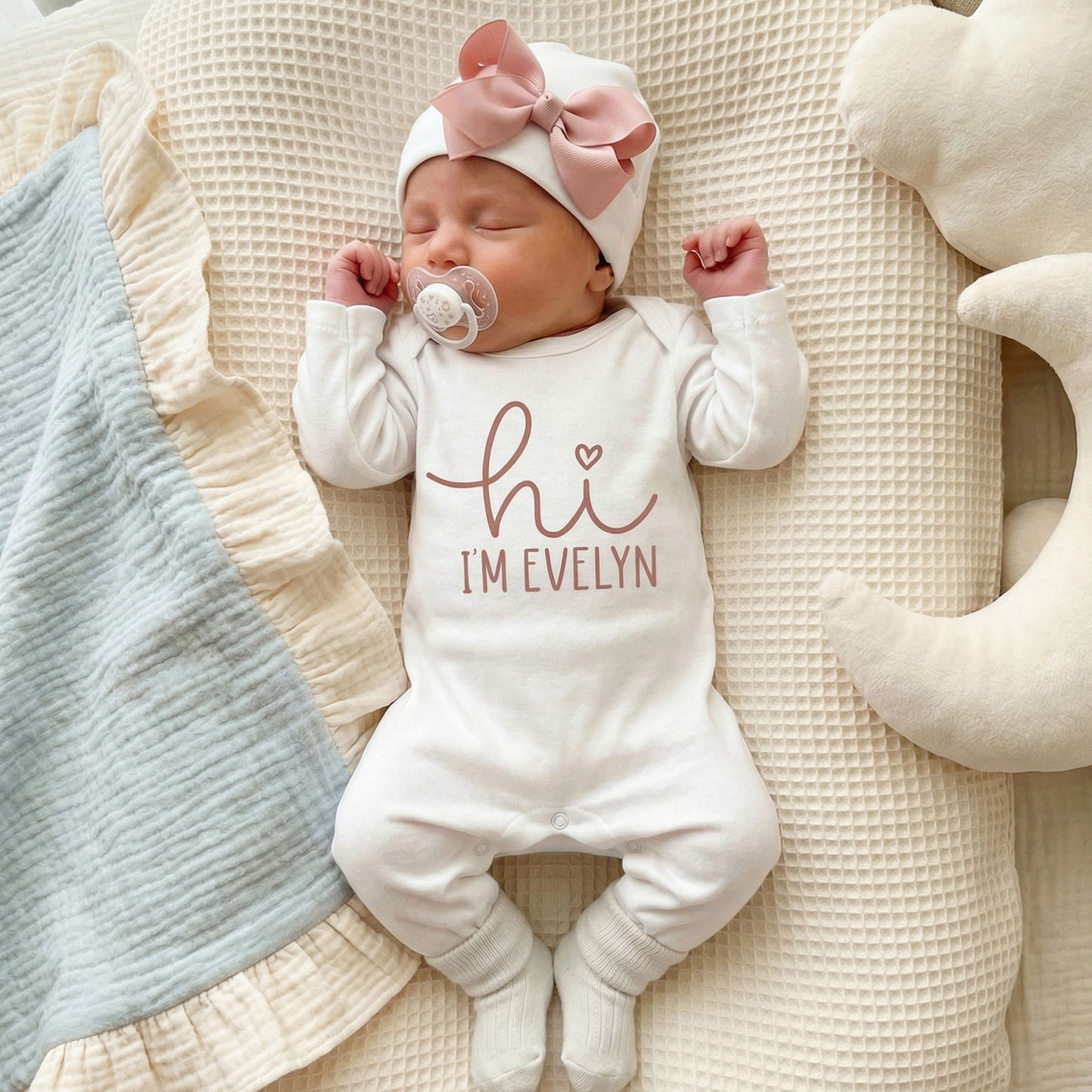 2 Pieces Bean Paste Pink Personalized Hi I'm xxx Bodysuit & Bow Hat Set Beepumpkin