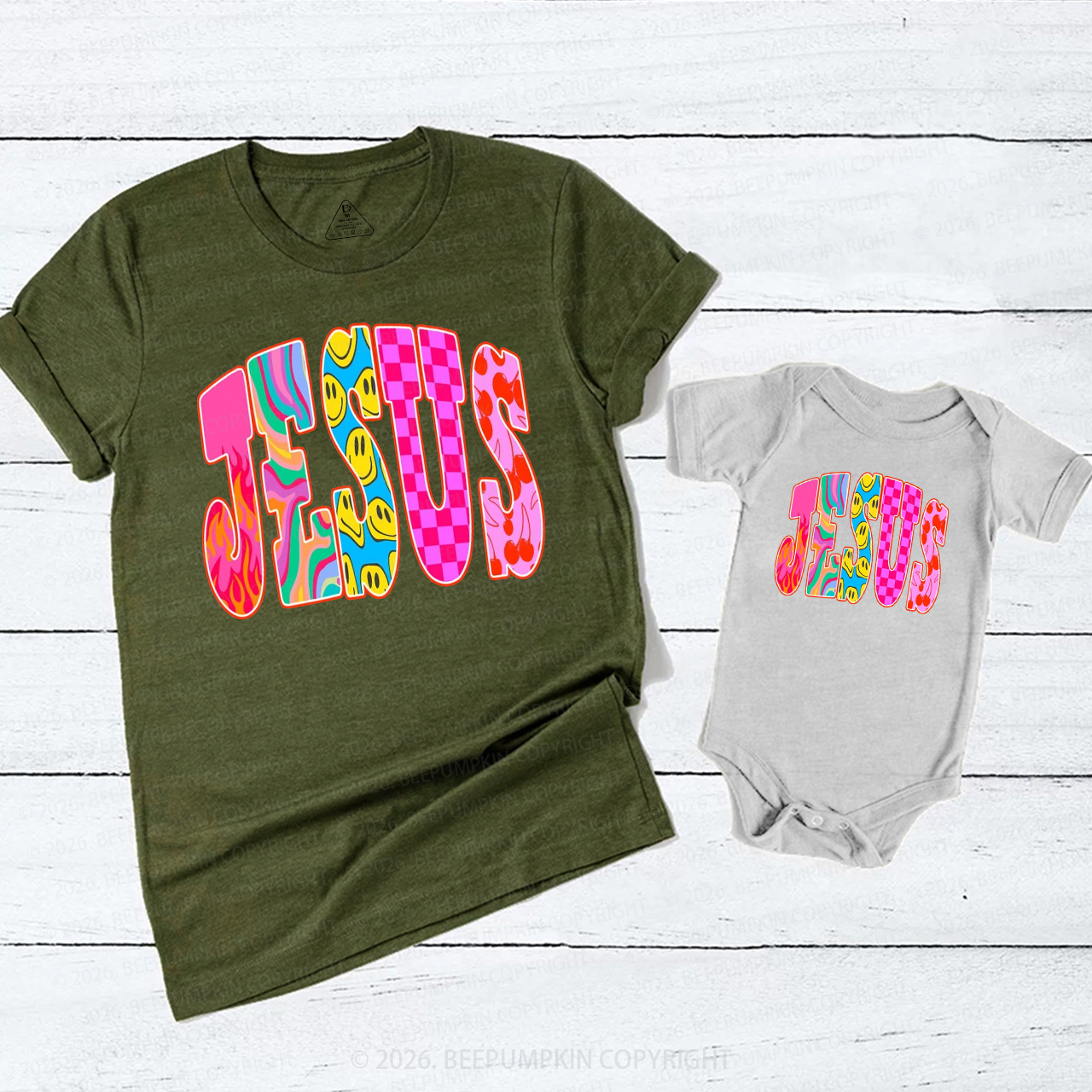 Jesus Loves Me Retro Colorful Mom&Me Matching T-Shirts