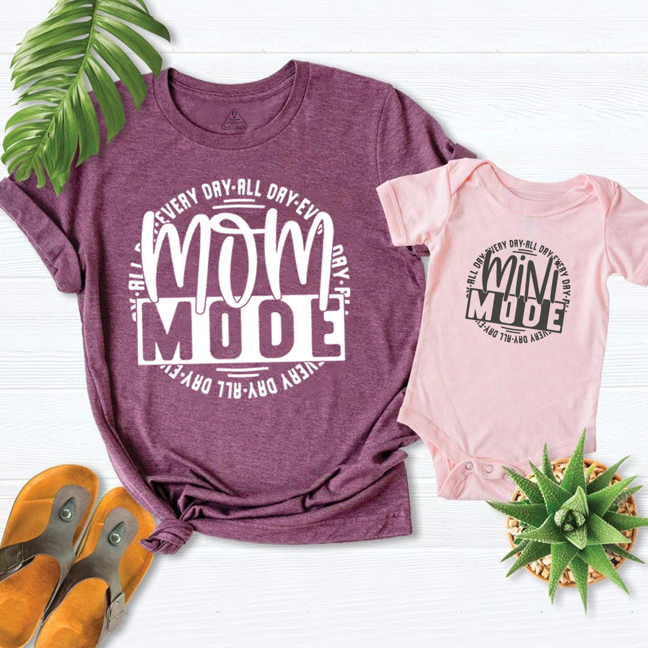 Mom And Mini Mode Matching Tees