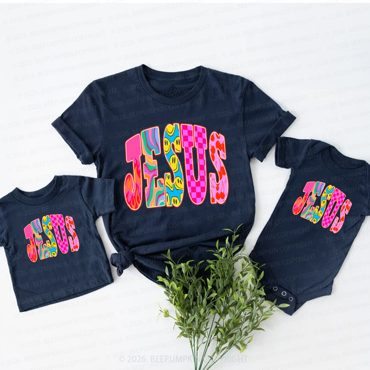 Jesus Loves Me Retro Colorful Mom&Me Matching T-Shirts