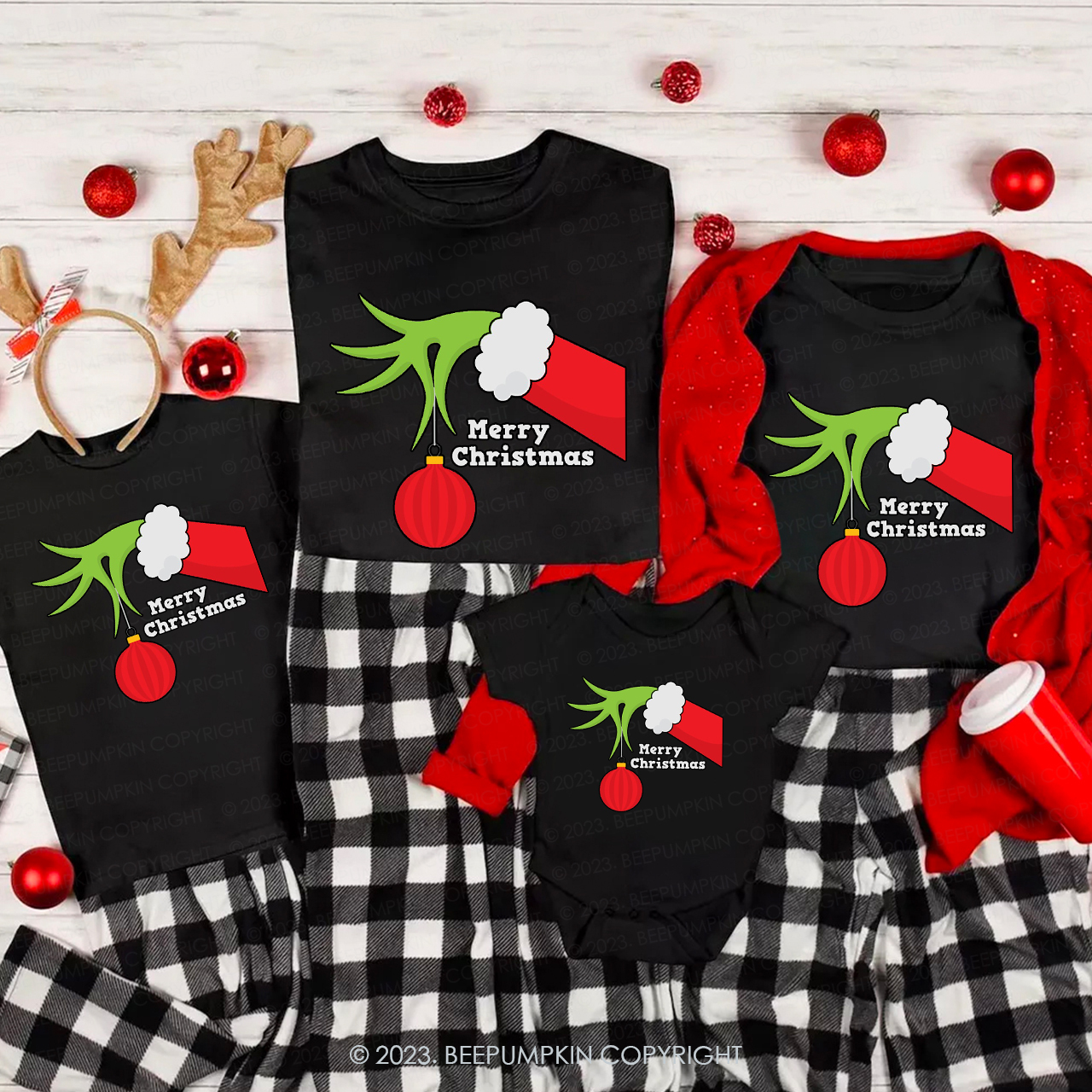 Merry Christmas Classic Matching Family T-Shirt Beepumpkin