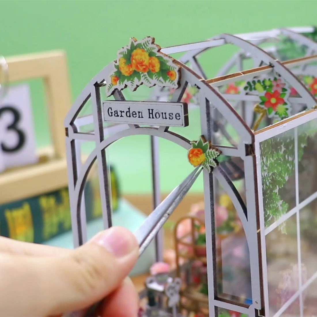 1:24 Garden House Miniature Architectural Model Kit