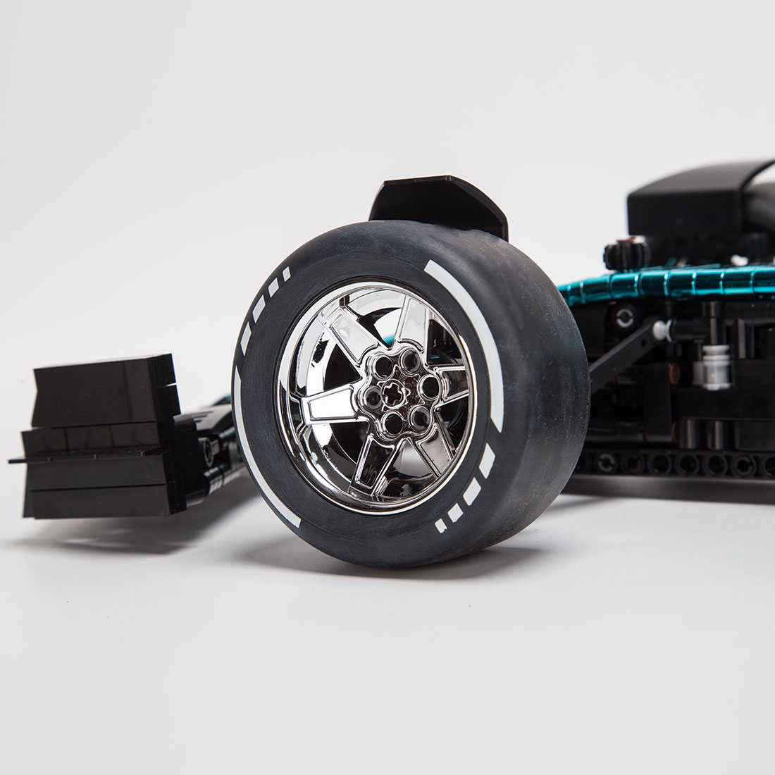 1/8 Scale AMR23 Sports Car Tech Assembly Toy Building Blocks Set (2824PCS)