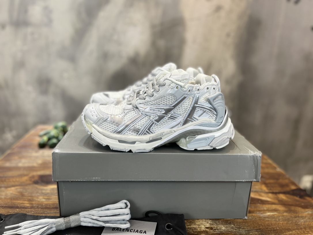 BALENCIAGA RUNNER 