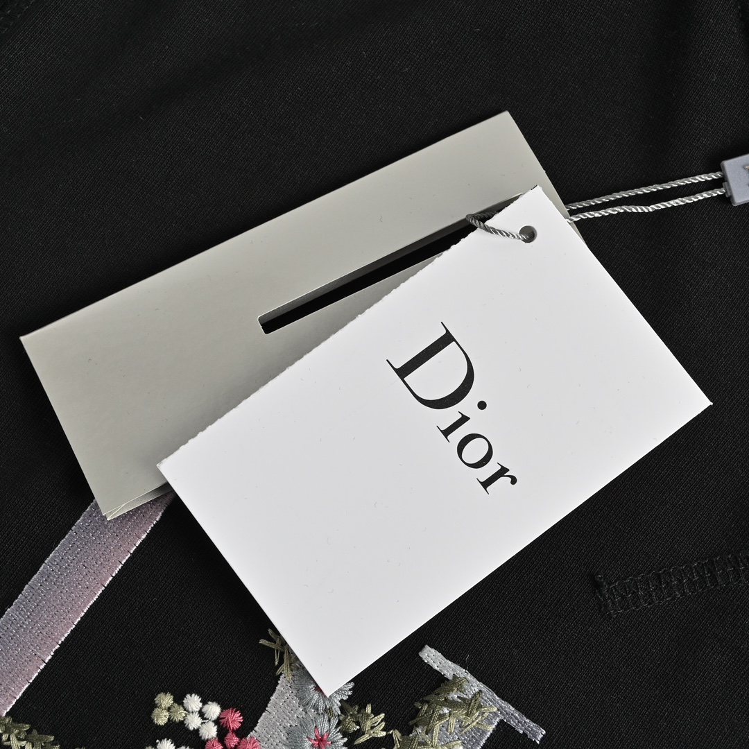 DIOR