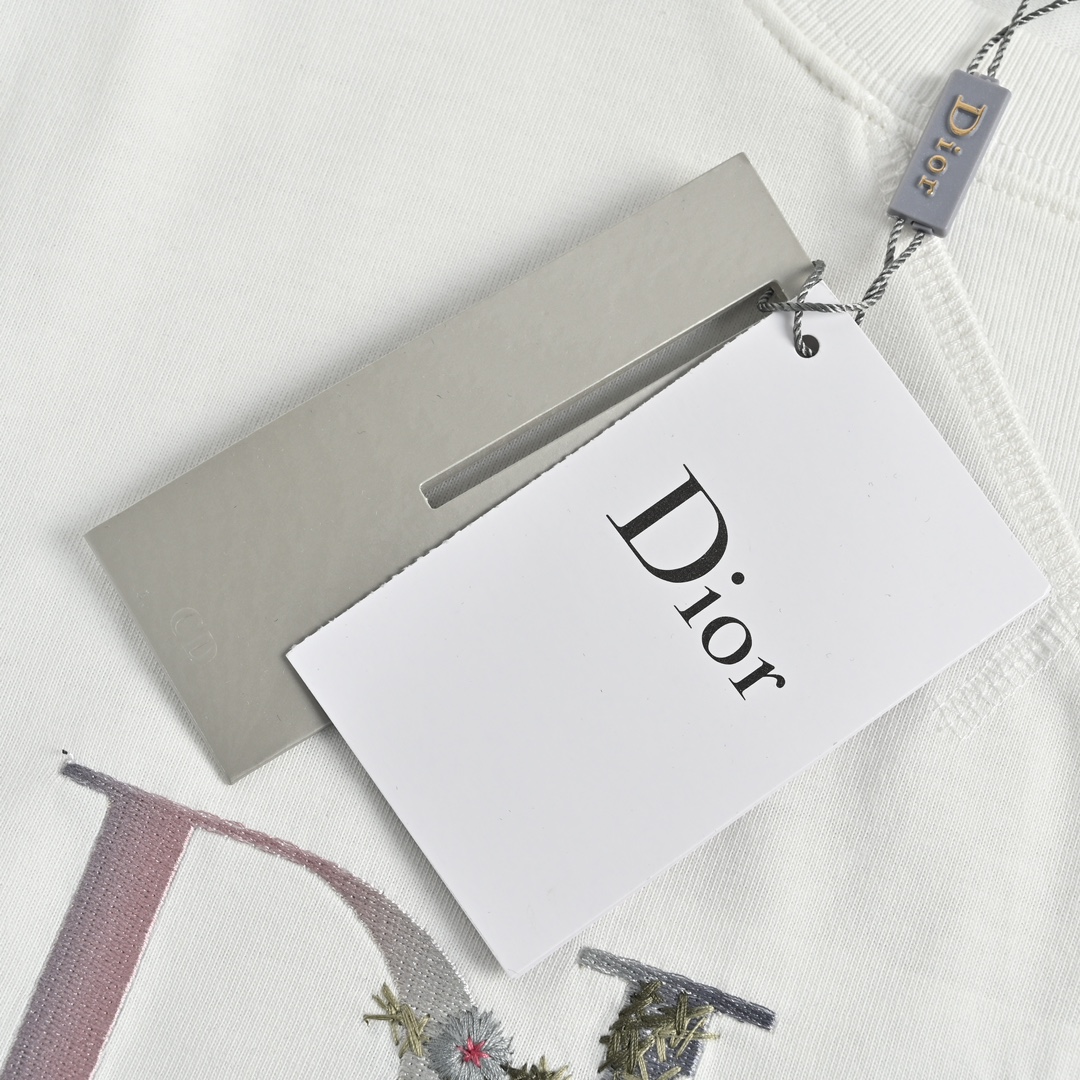 DIOR