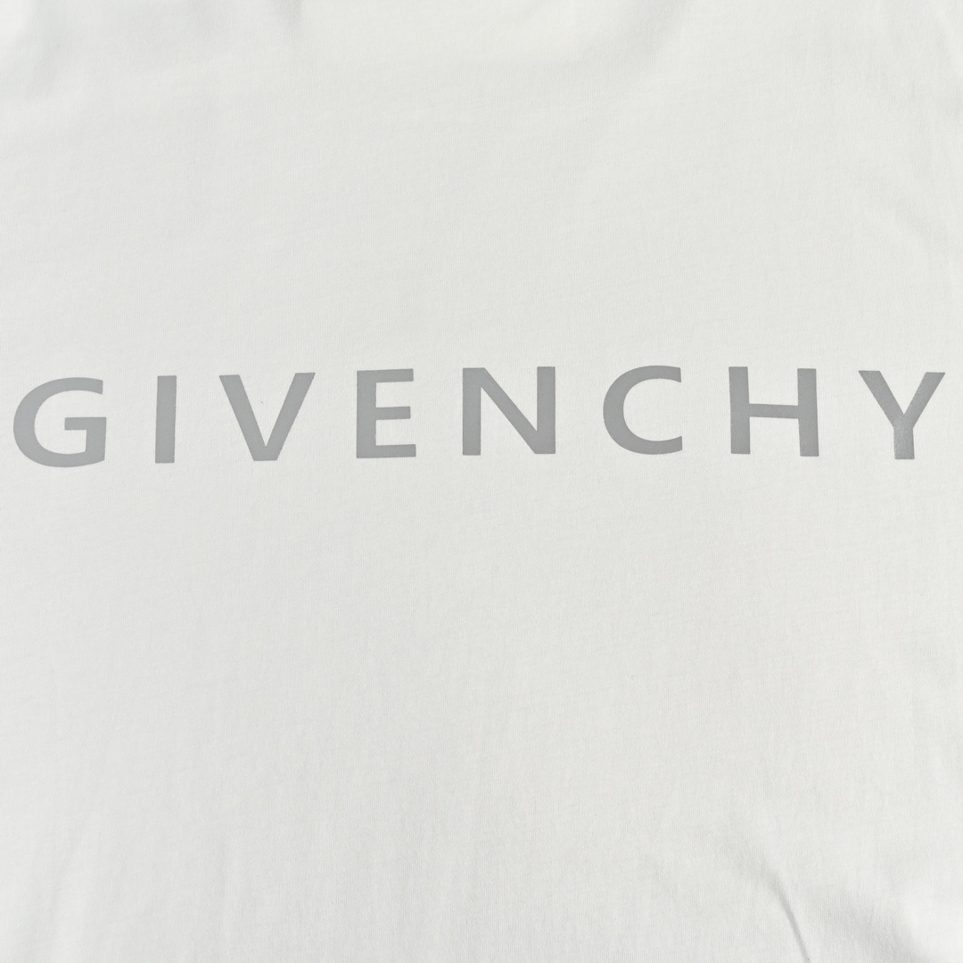 GIVENCHY T-shirt