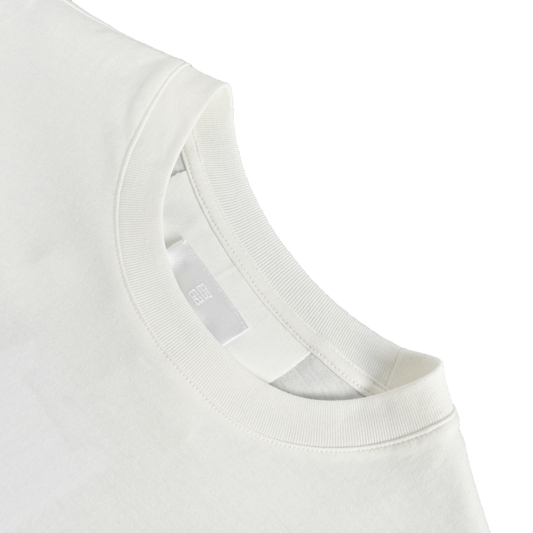 GIVENCHY T-shirt