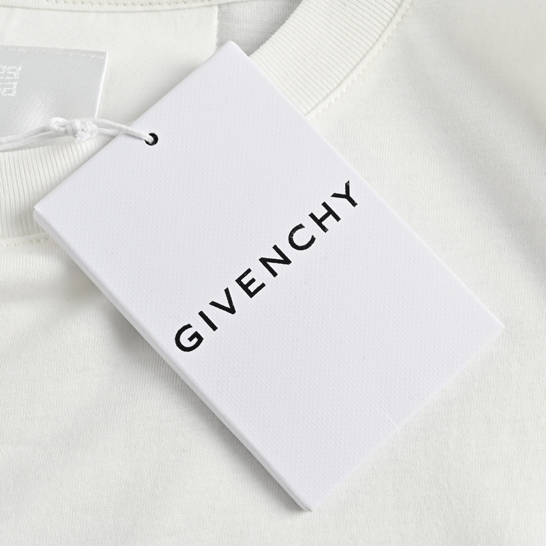 GIVENCHY T-shirt