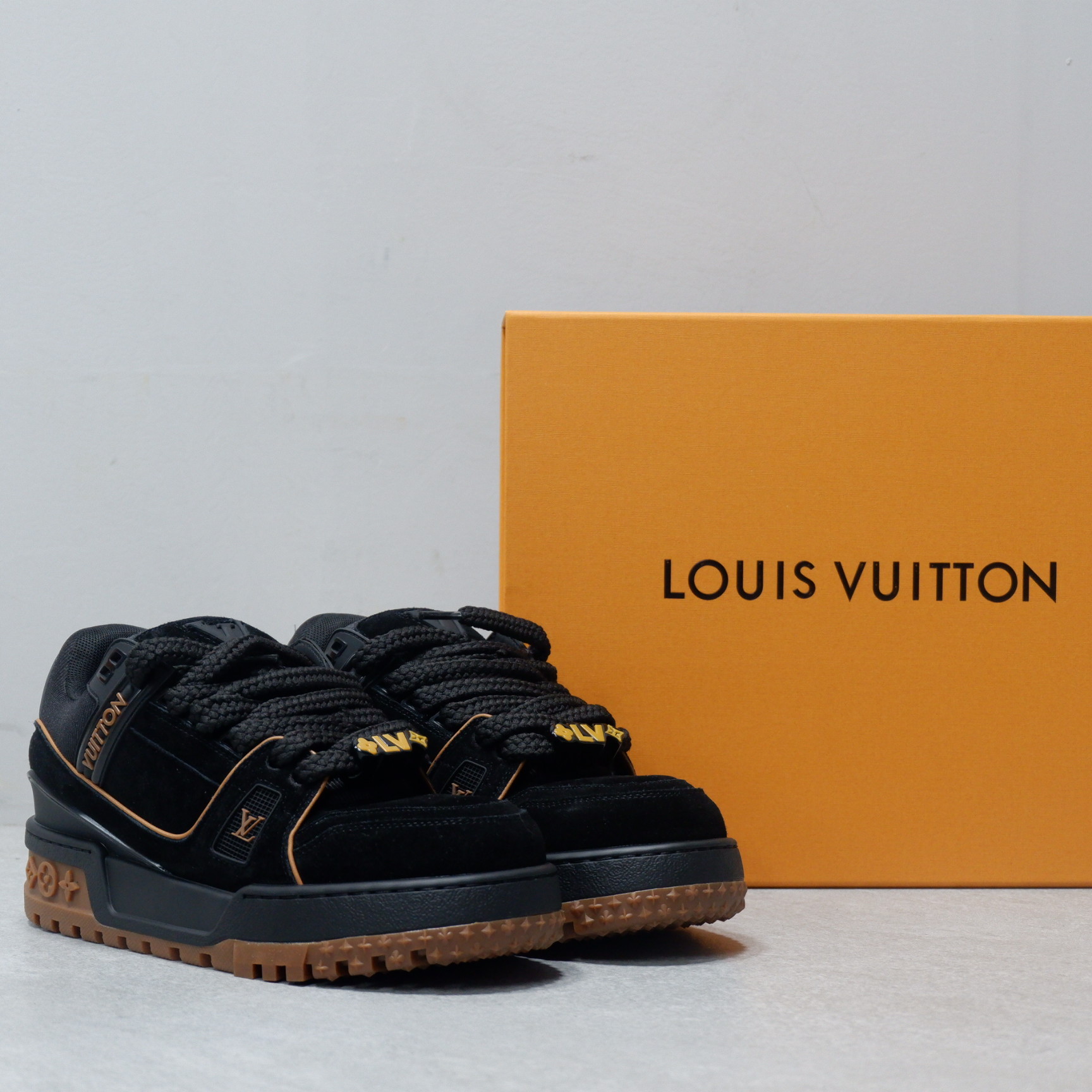 LOUIS VUITTON TRAINERS 