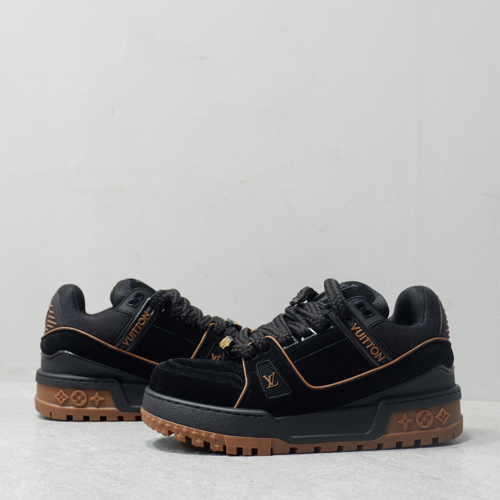 LOUIS VUITTON TRAINERS 