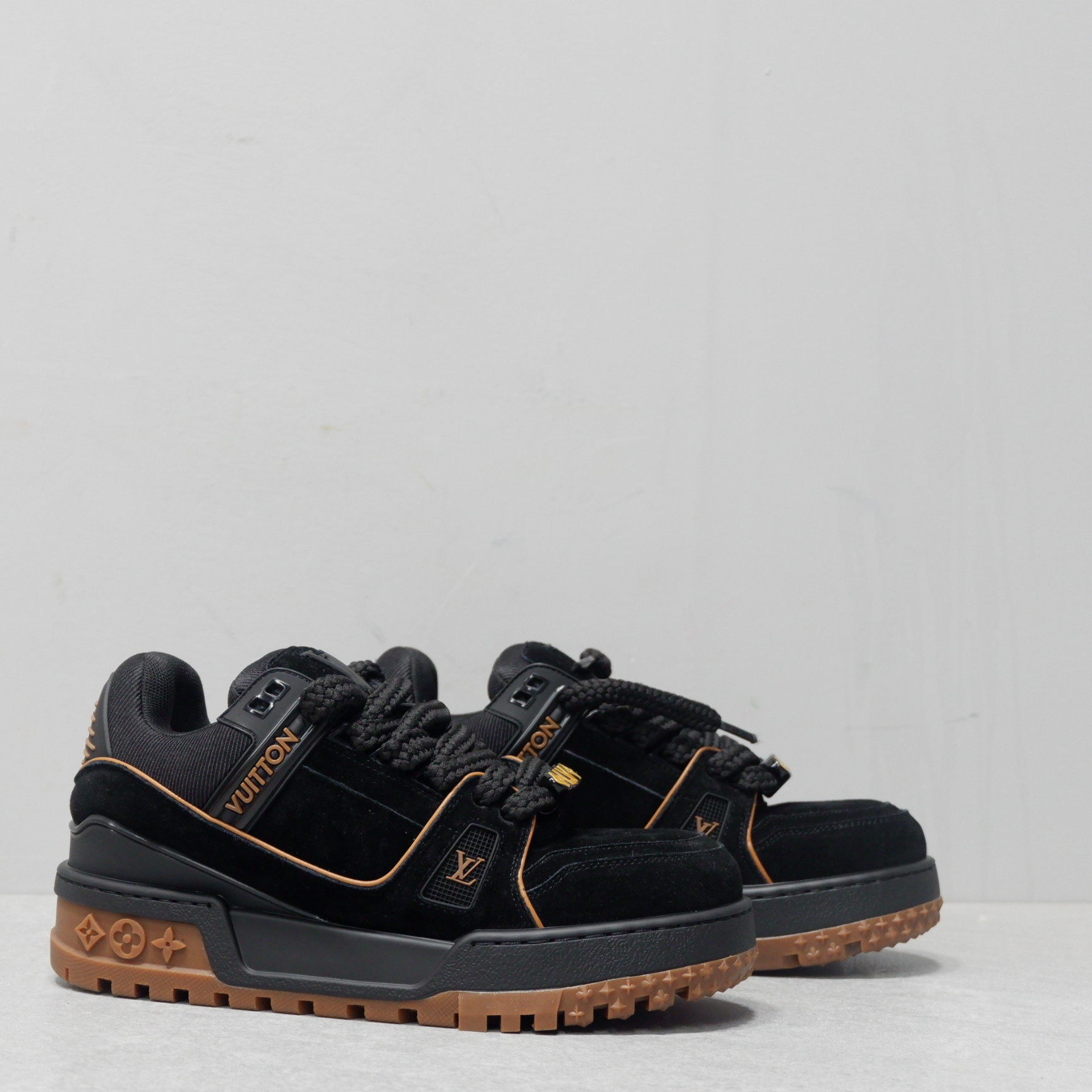 LOUIS VUITTON TRAINERS 