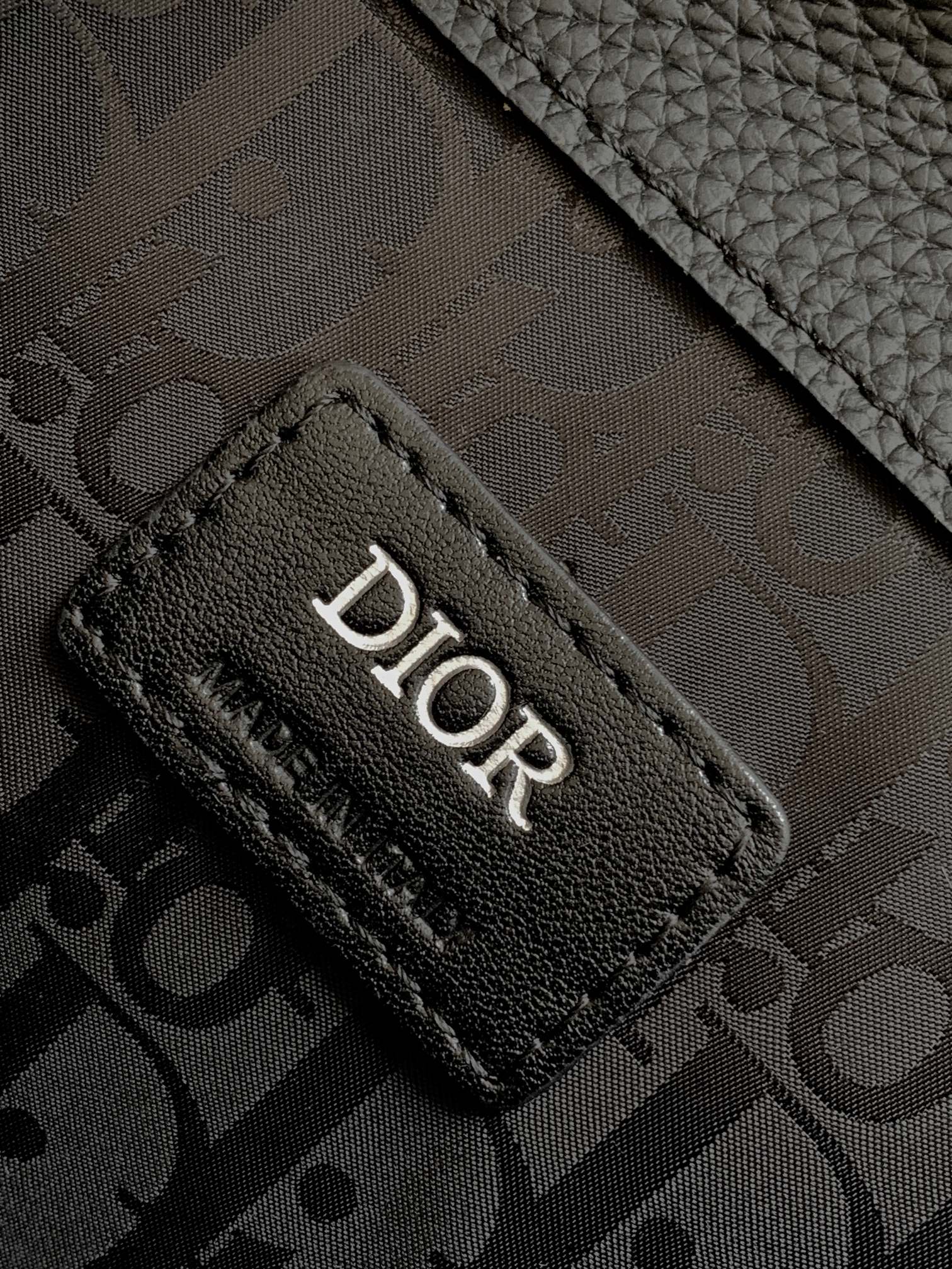 DIOR