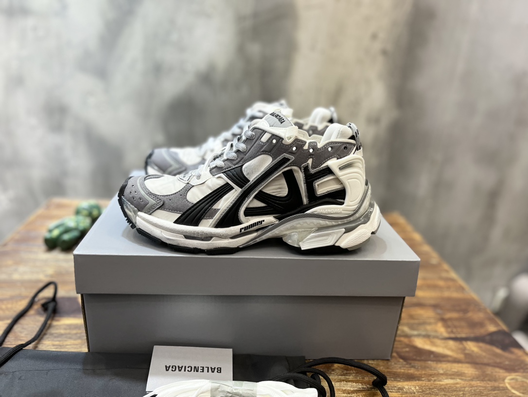 BALENCIAGA RUNNER 