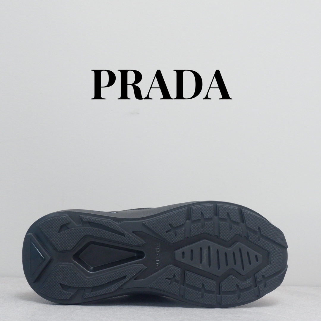 PRADA SNEAKER