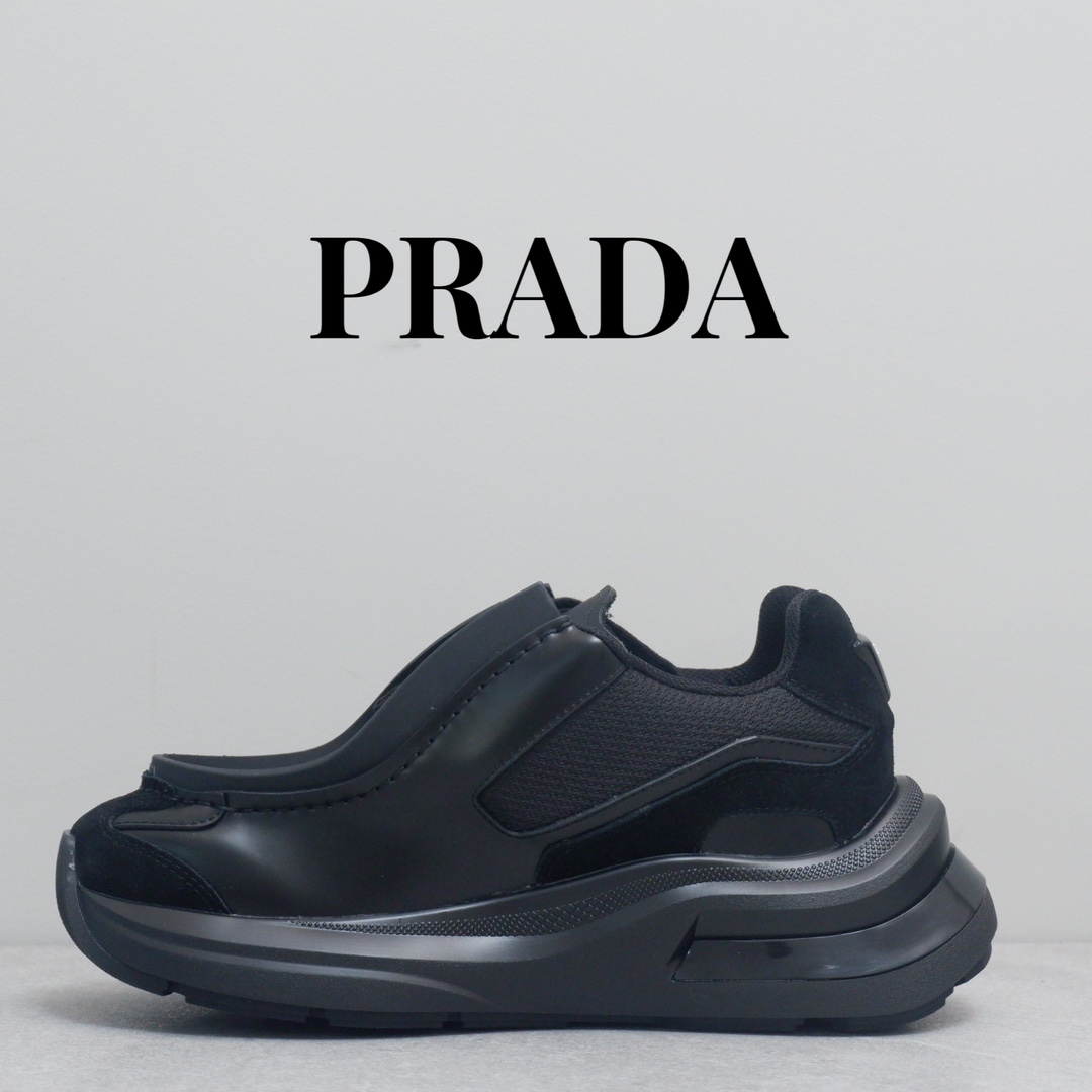 PRADA SNEAKER