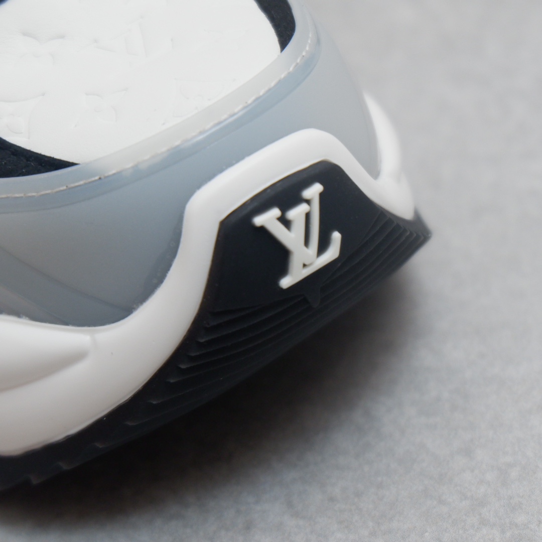 LOUIS VUITTON RUN55