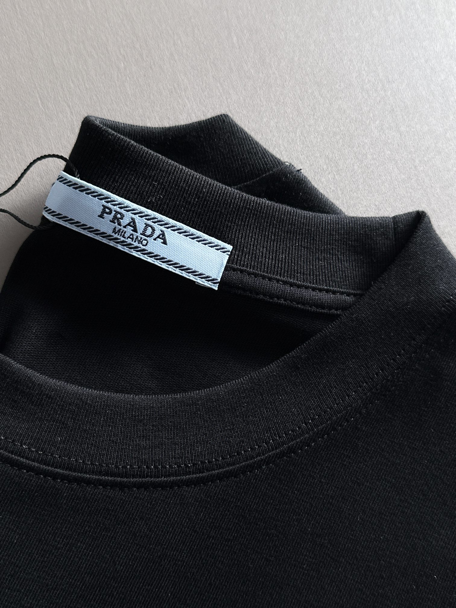 PRADA T-SHIRT