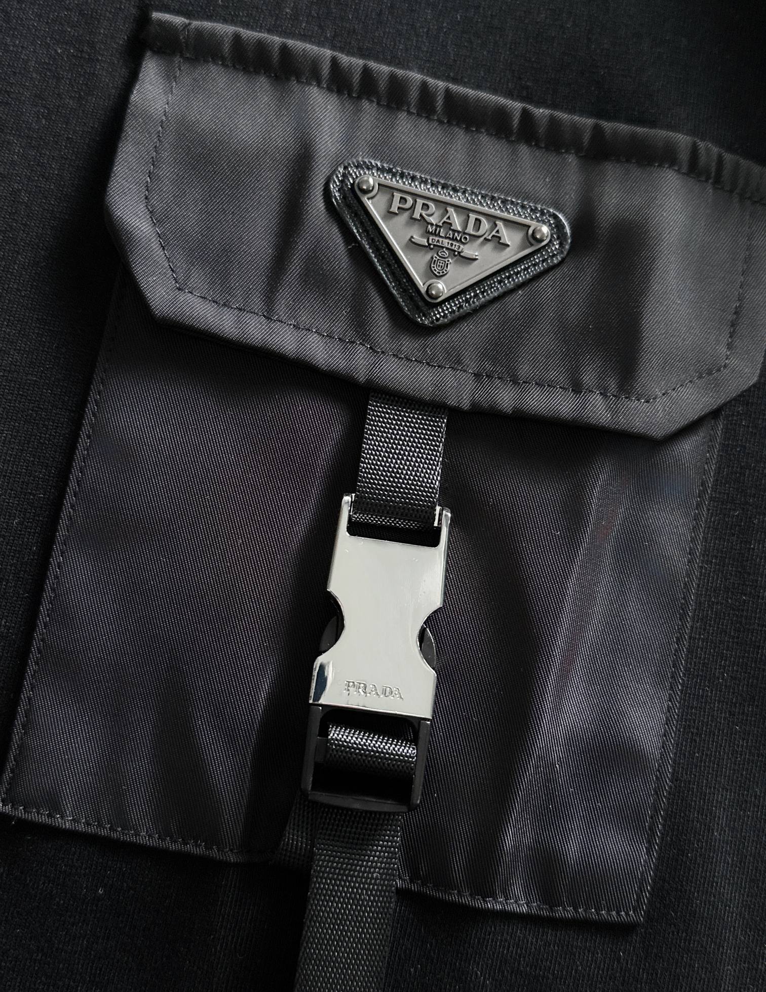 PRADA T-SHIRT