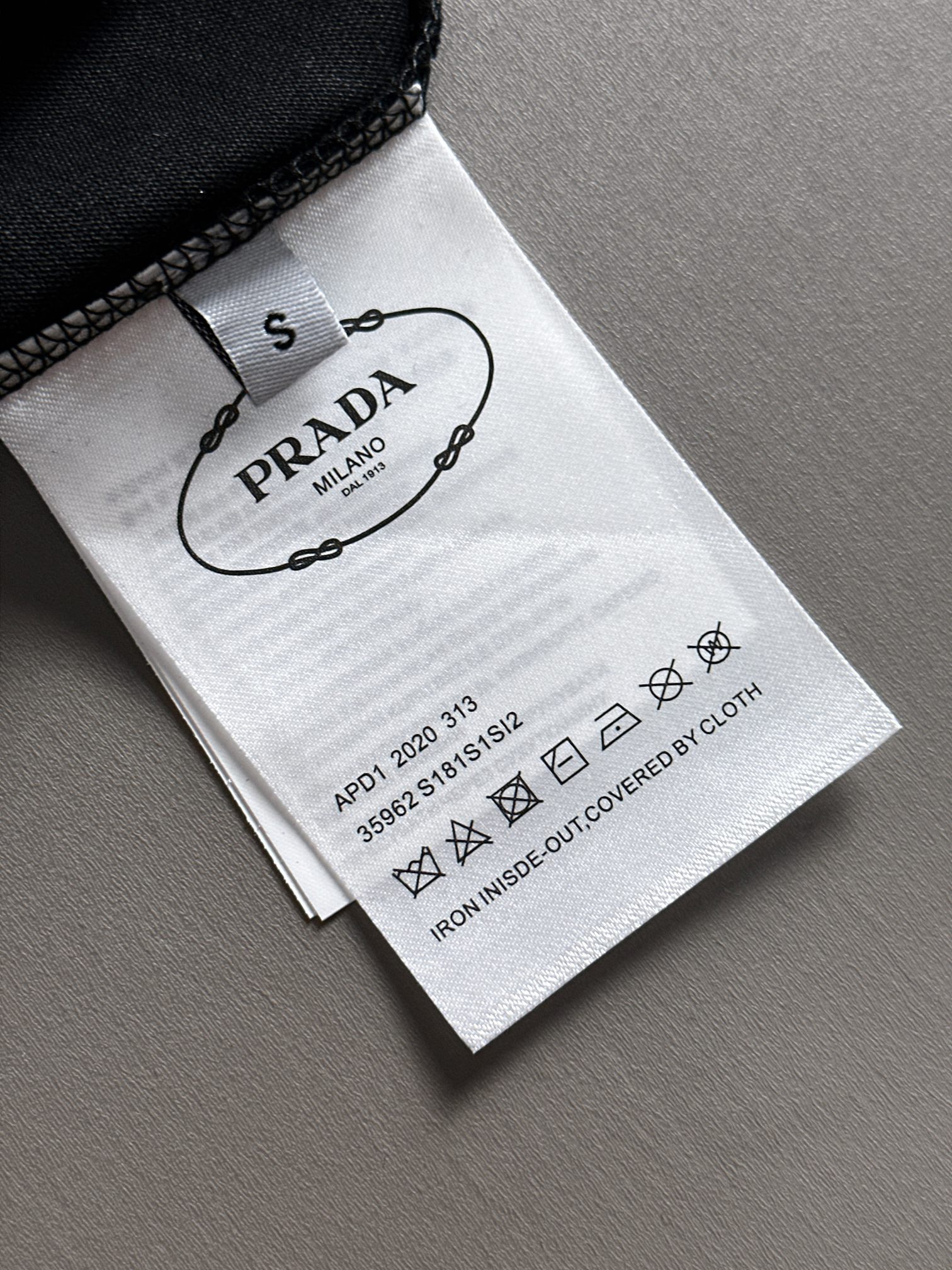 PRADA T-SHIRT