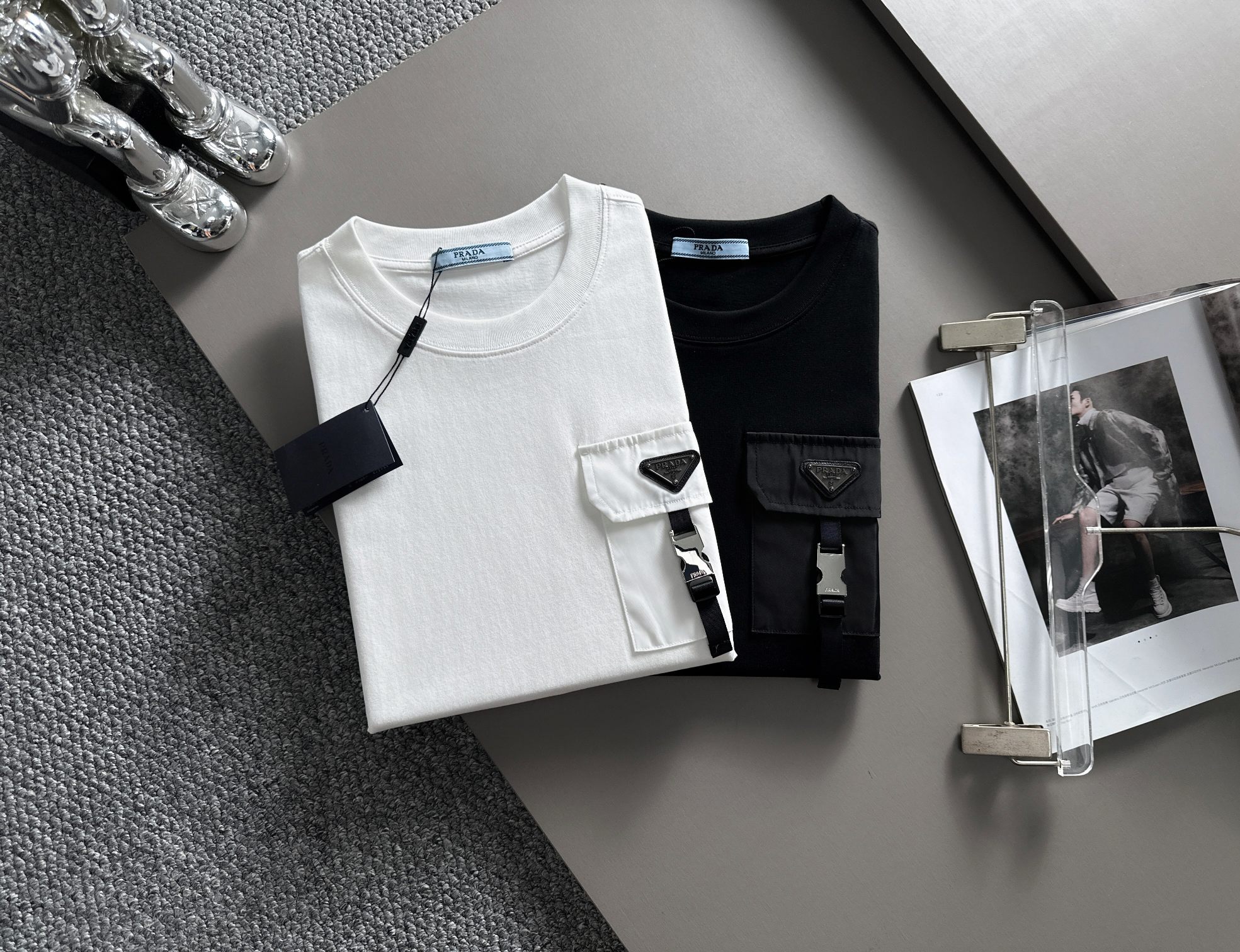 PRADA T-SHIRT