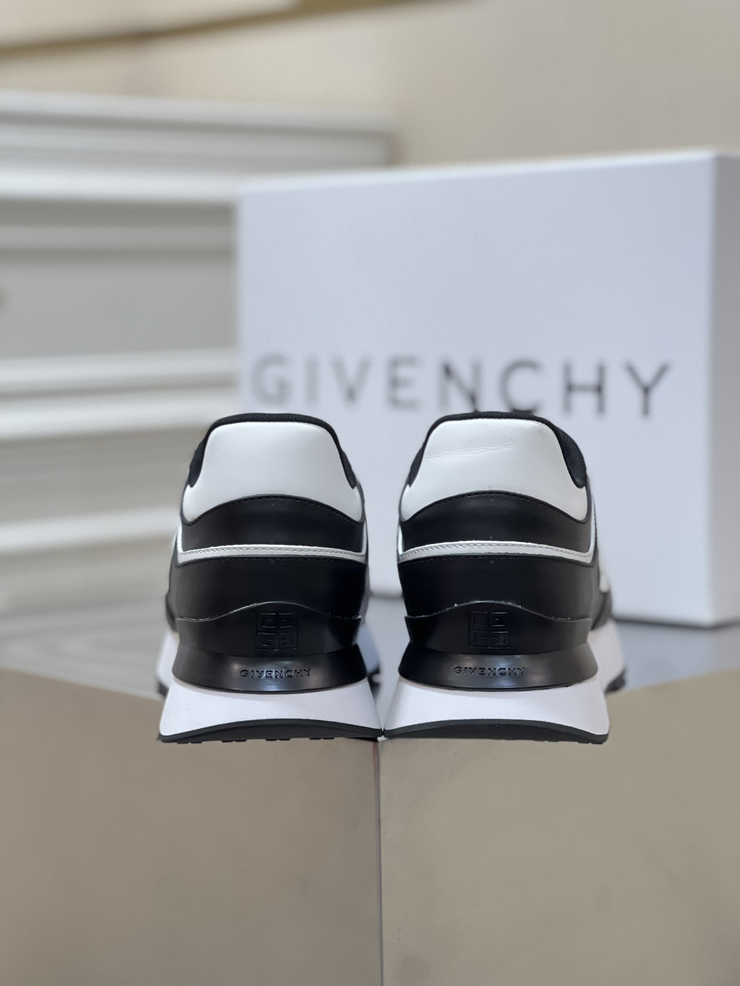GIVENCHY SNEAKERS 