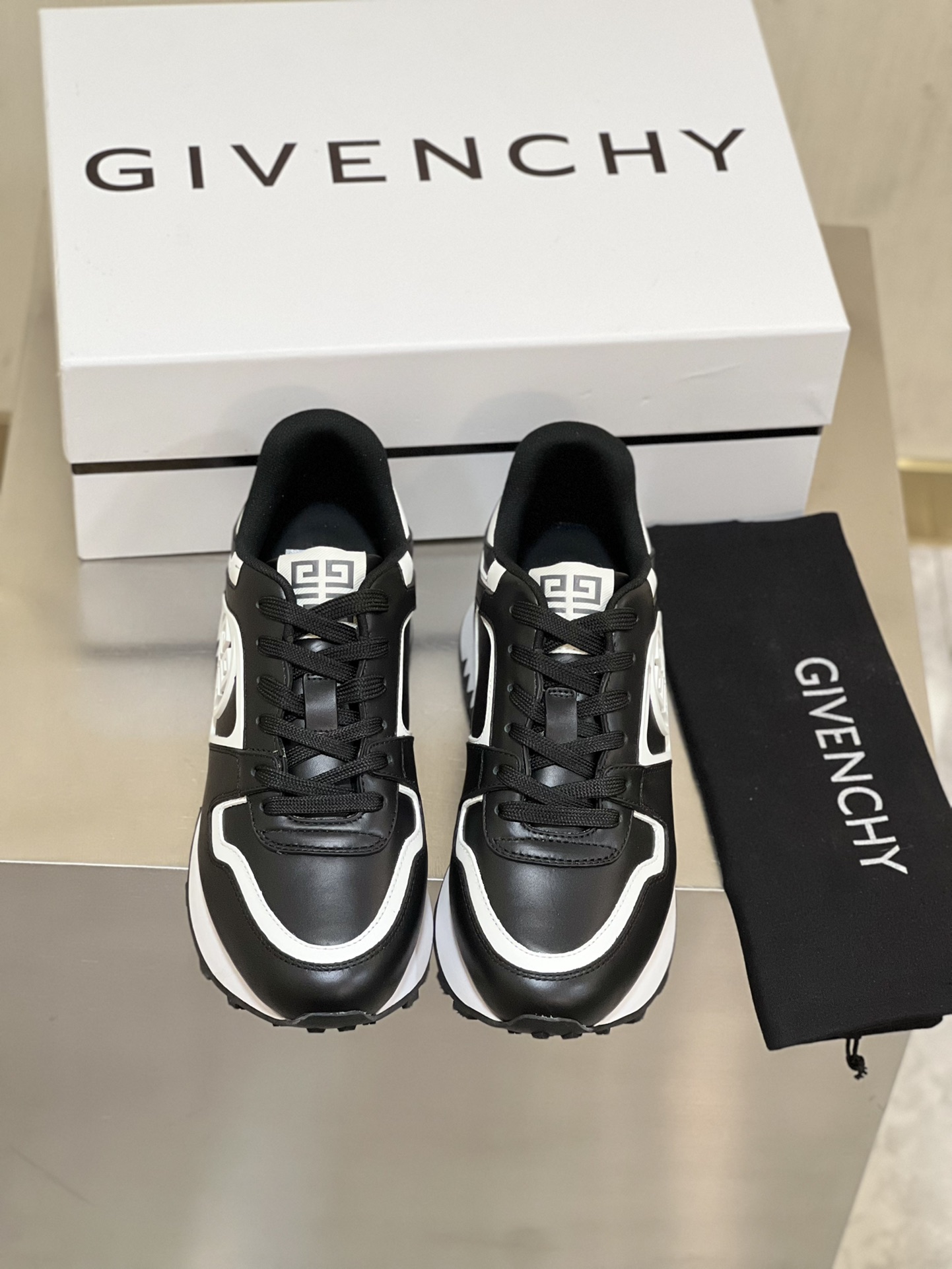 GIVENCHY SNEAKERS 