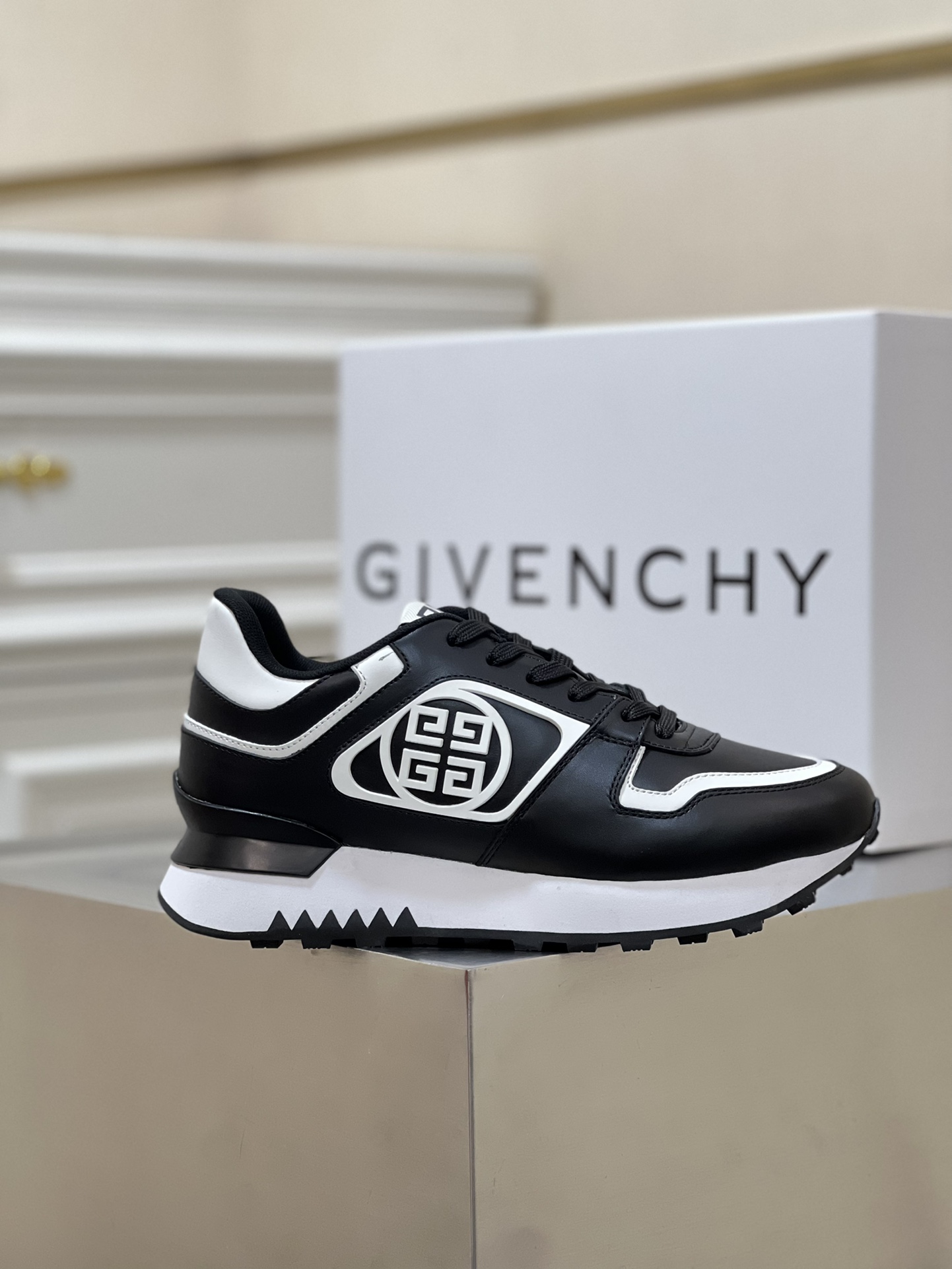 GIVENCHY SNEAKERS 
