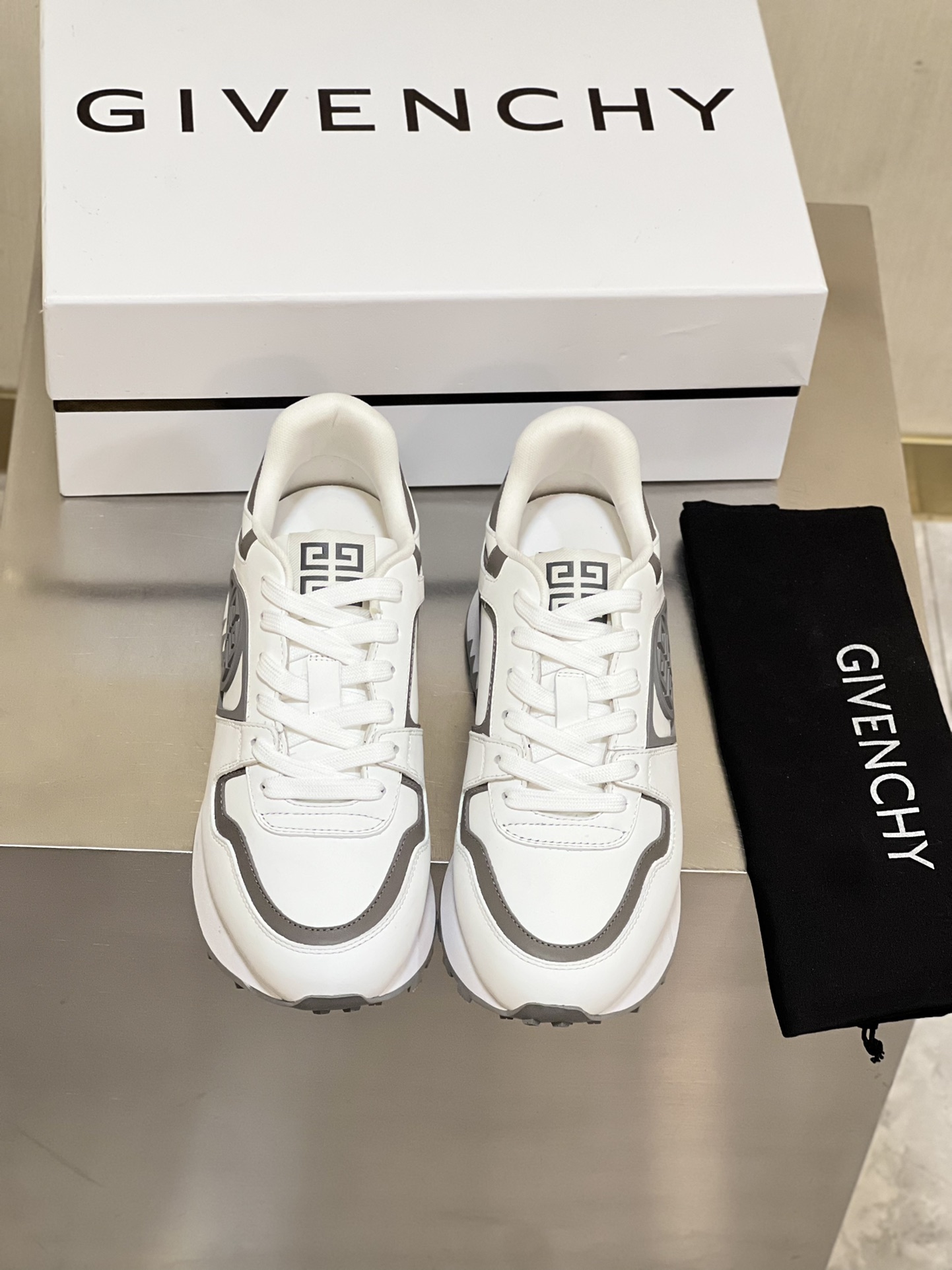 GIVENCHY SNEAKERS 