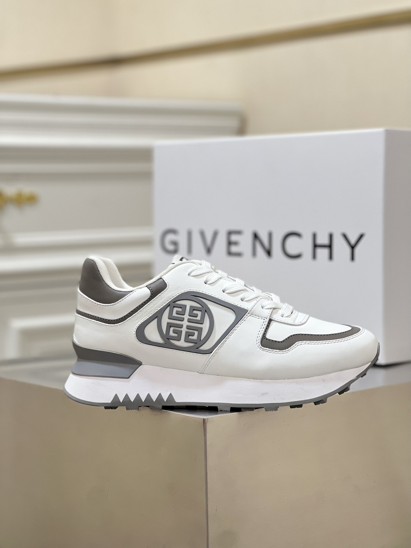 GIVENCHY SNEAKERS 