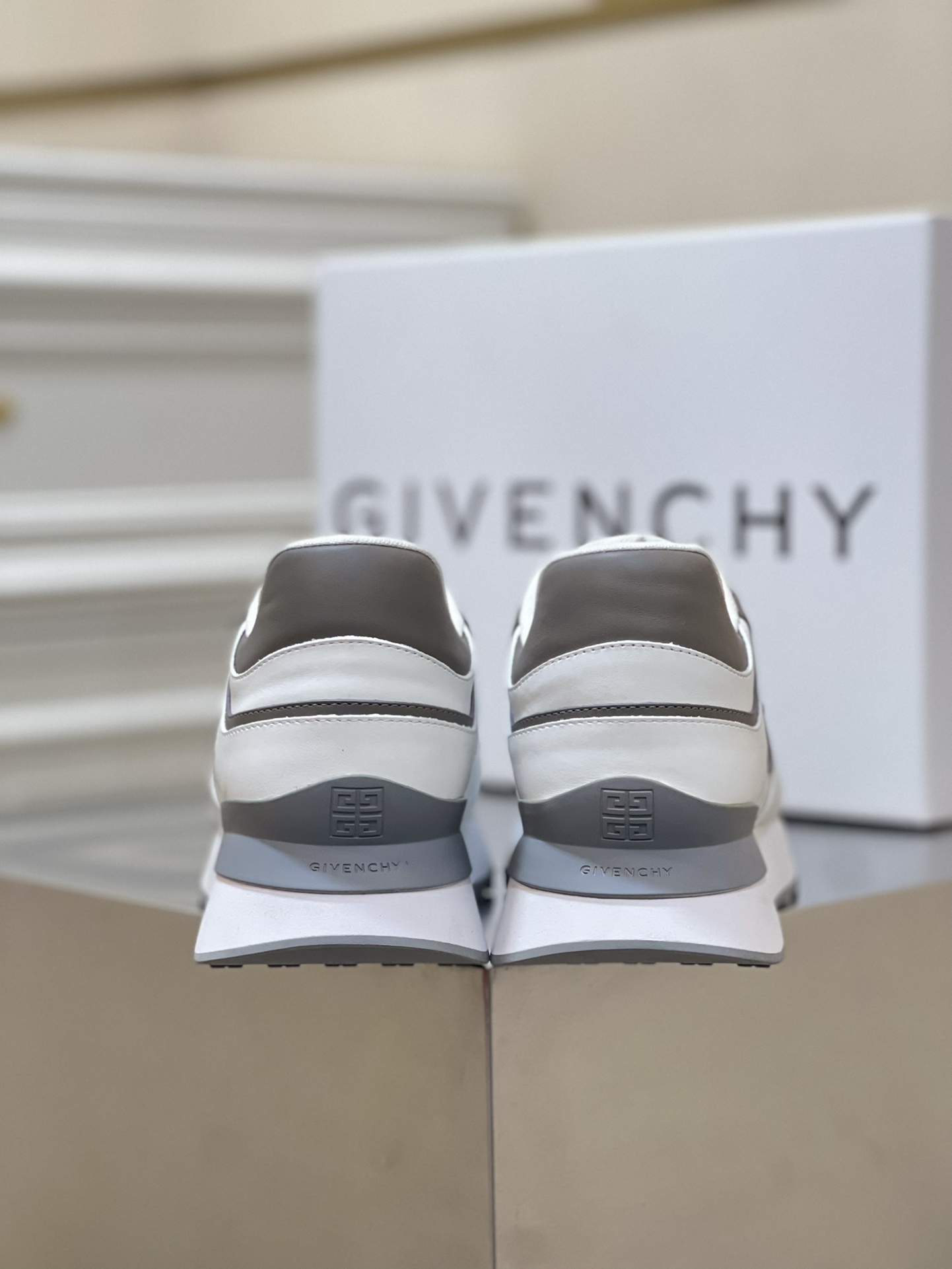 GIVENCHY SNEAKERS 
