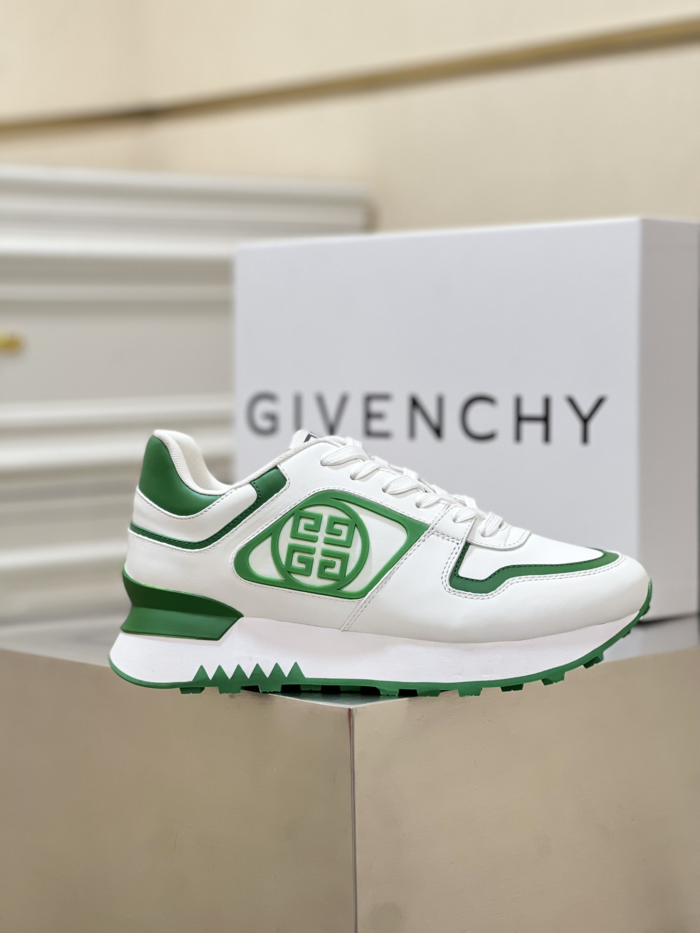 GIVENCHY SNEAKERS 