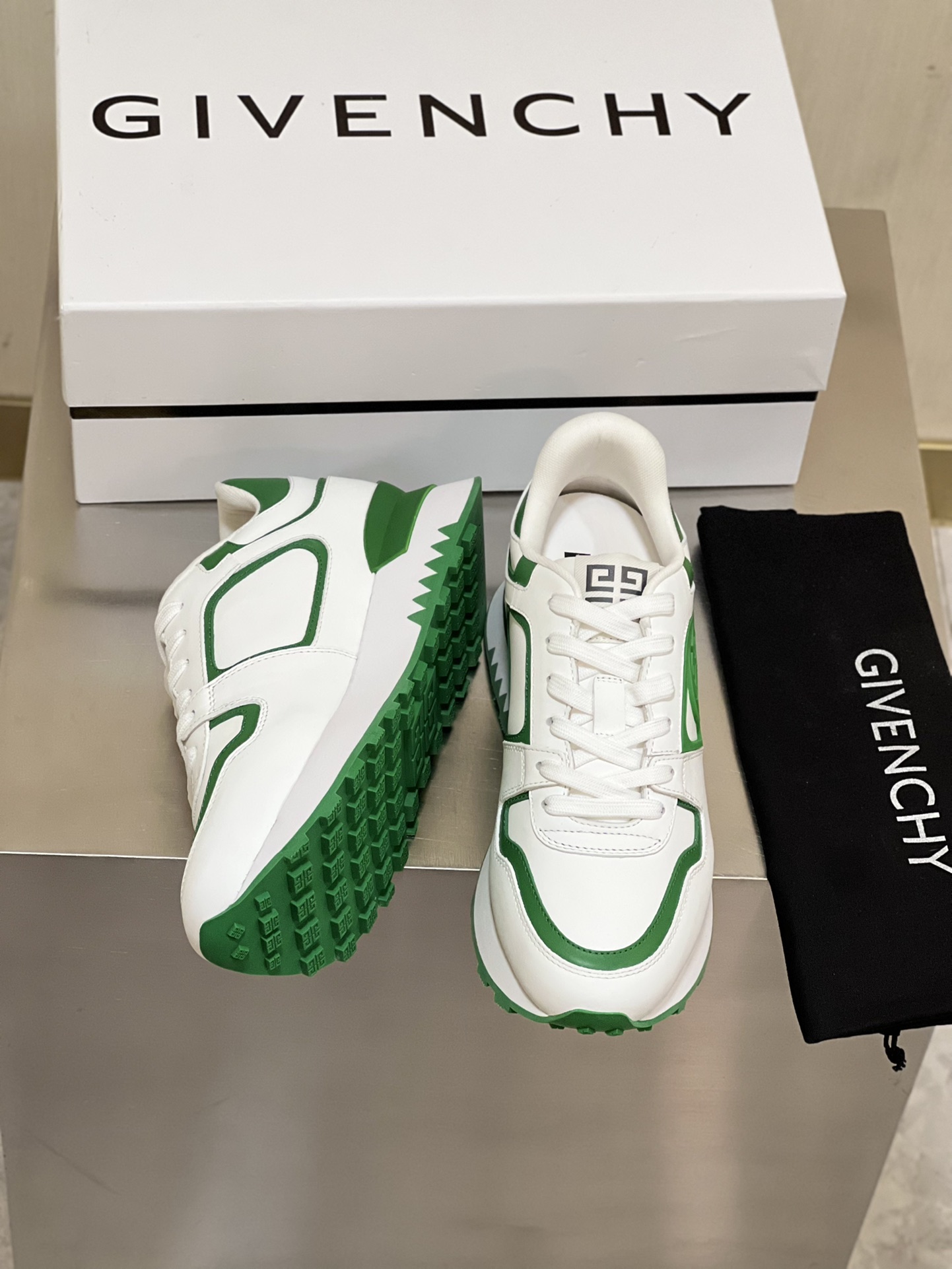 GIVENCHY SNEAKERS 