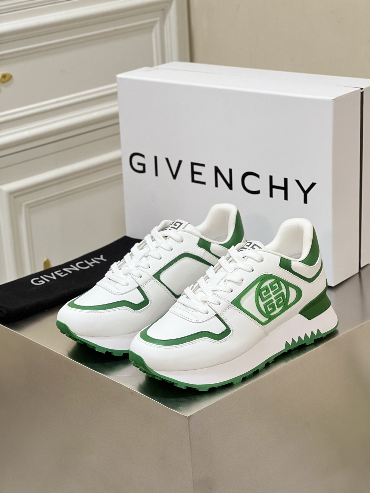 GIVENCHY SNEAKERS 