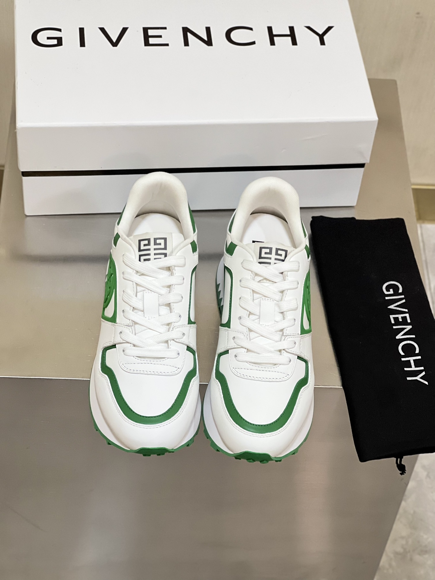 GIVENCHY SNEAKERS 