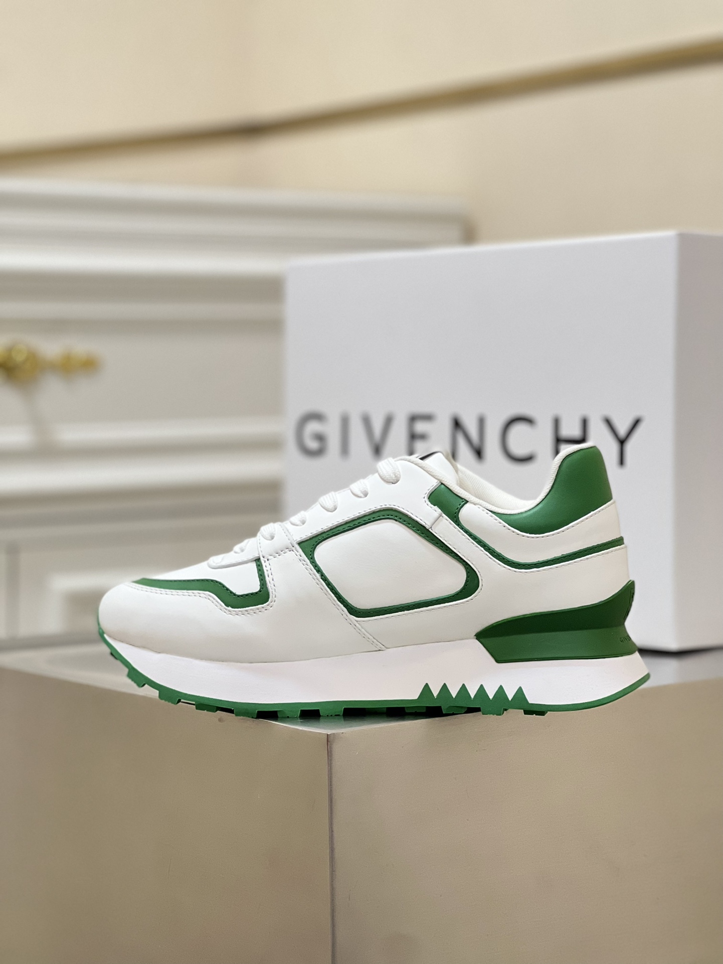 GIVENCHY SNEAKERS 