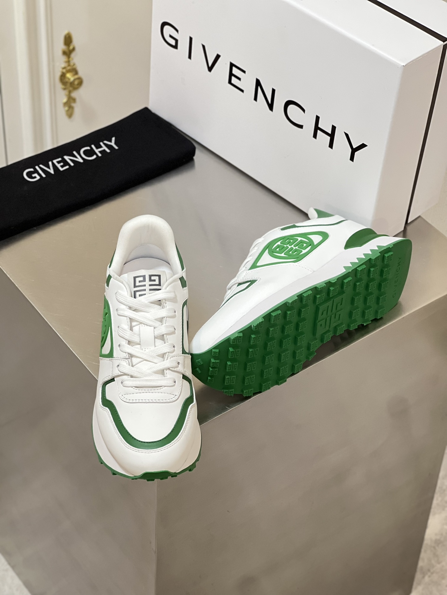 GIVENCHY SNEAKERS 