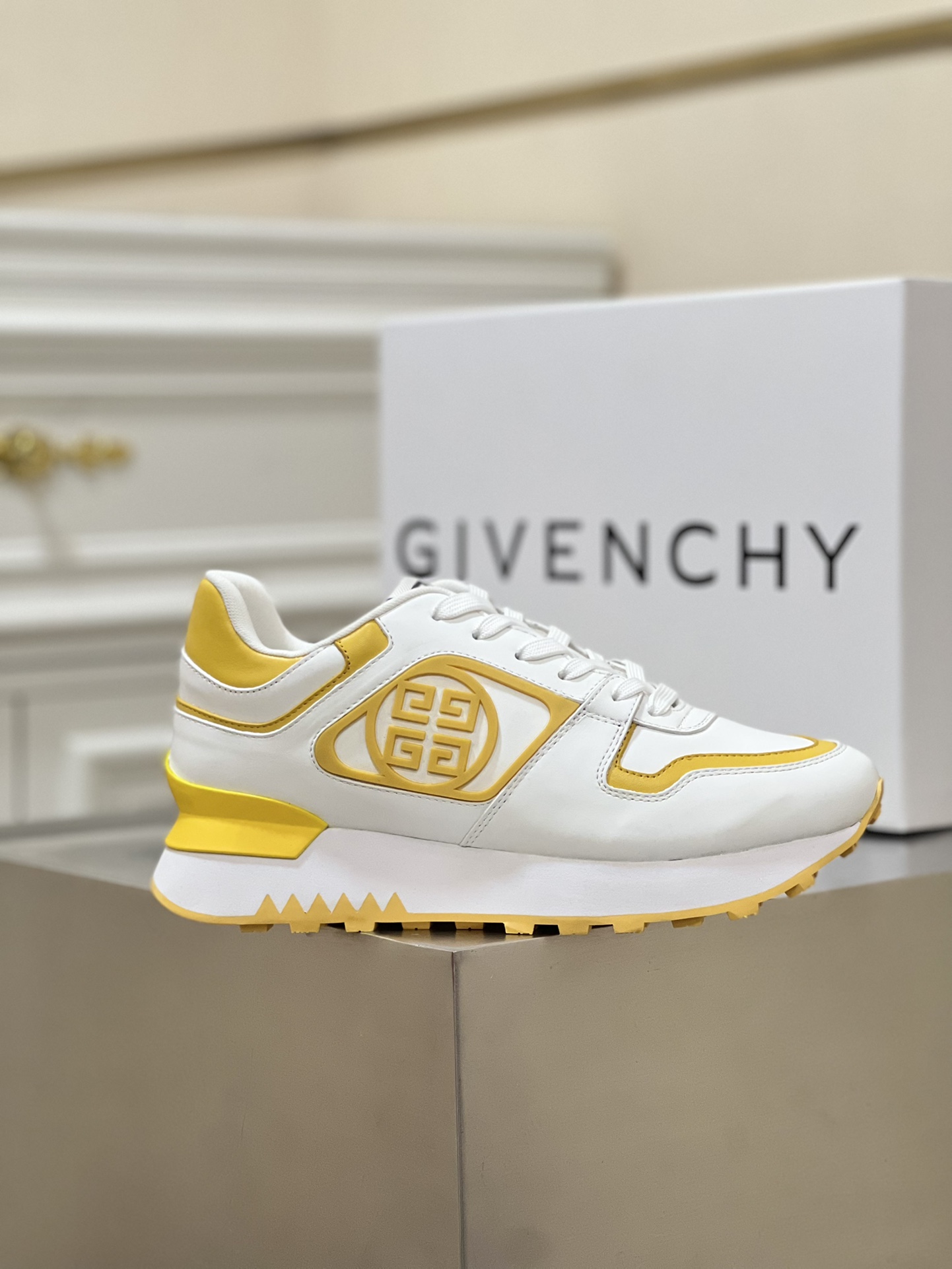 GIVENCHY SNEAKERS 