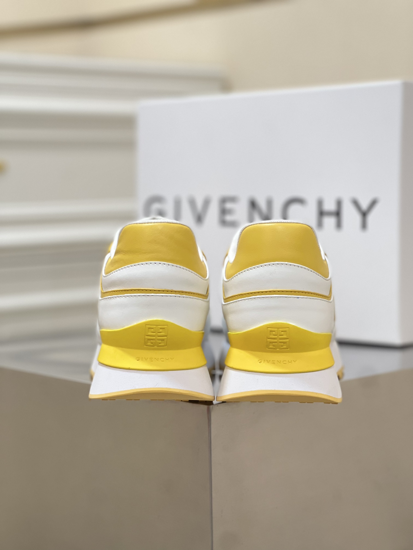 GIVENCHY SNEAKERS 