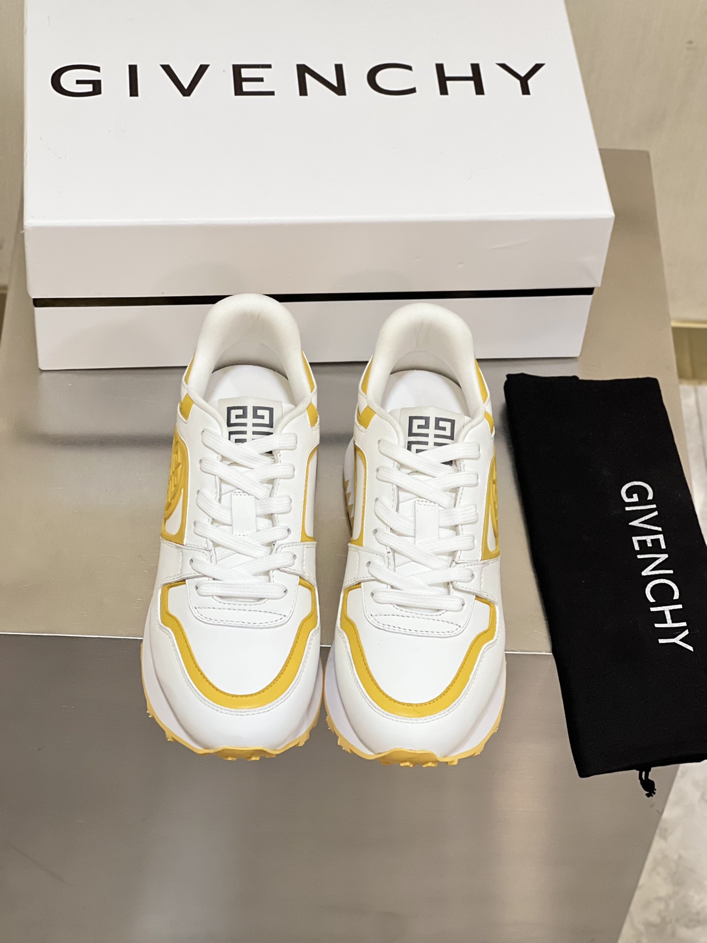GIVENCHY SNEAKERS 