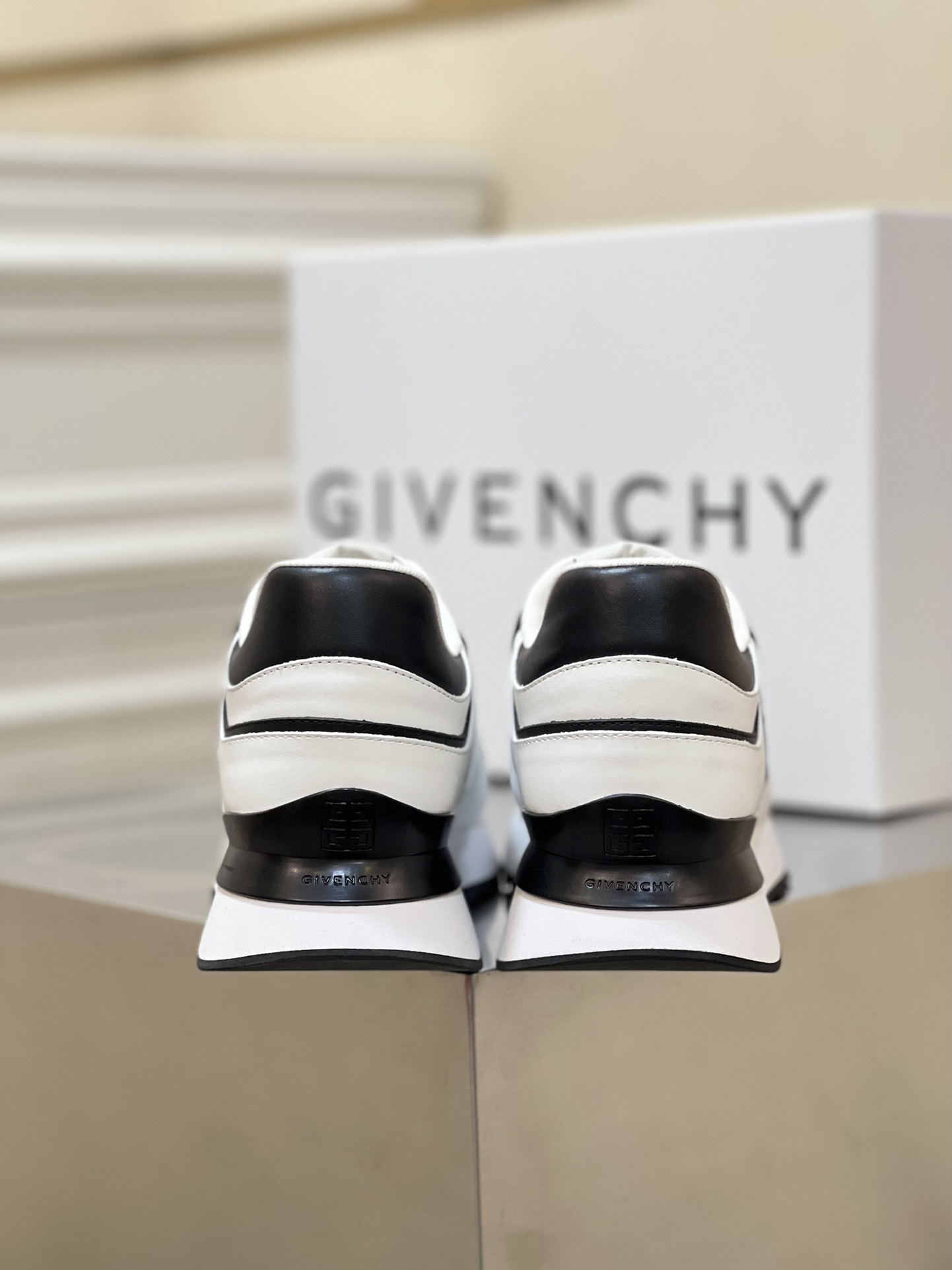 GIVENCHY SNEAKERS 