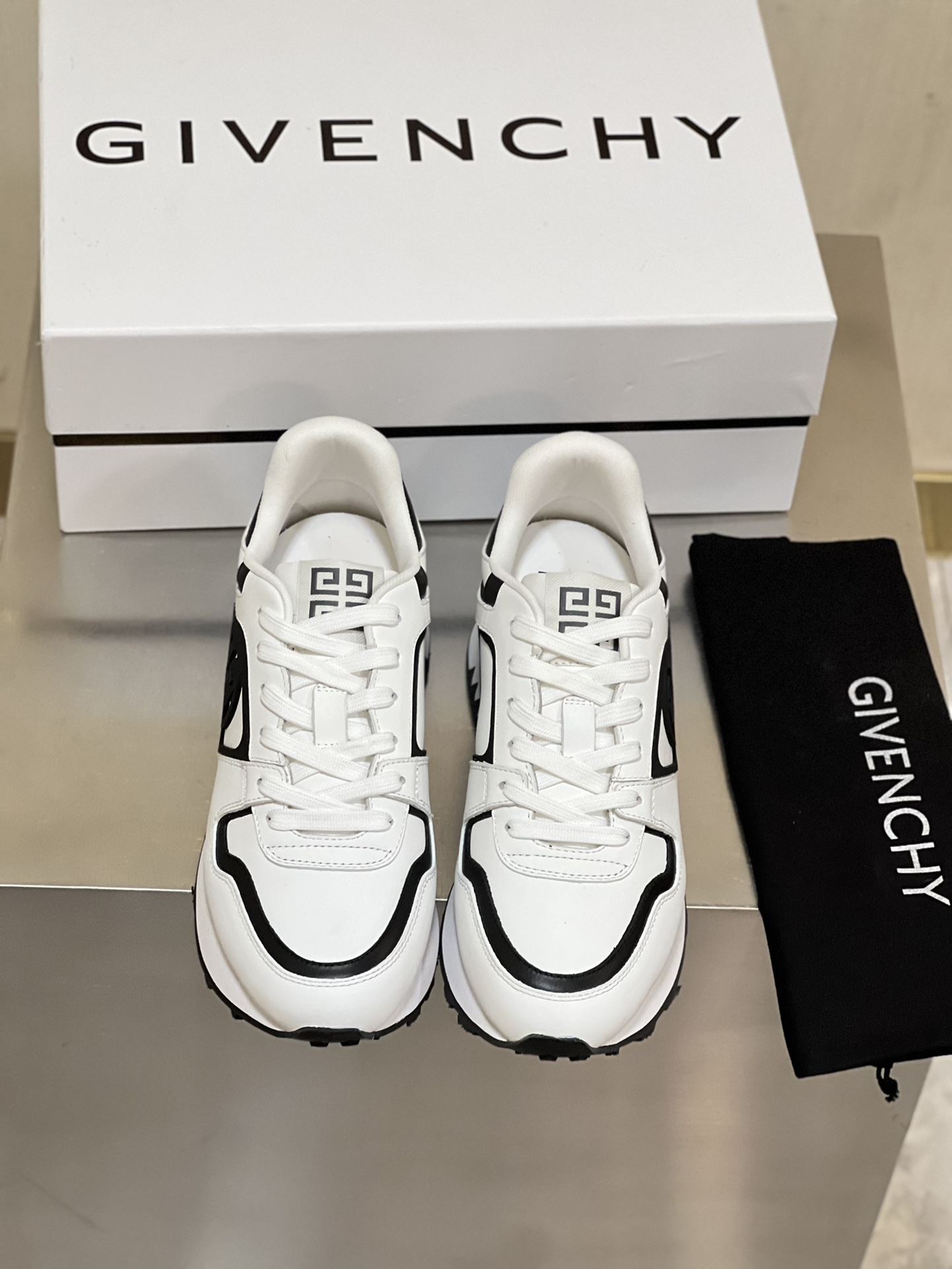 GIVENCHY SNEAKERS 