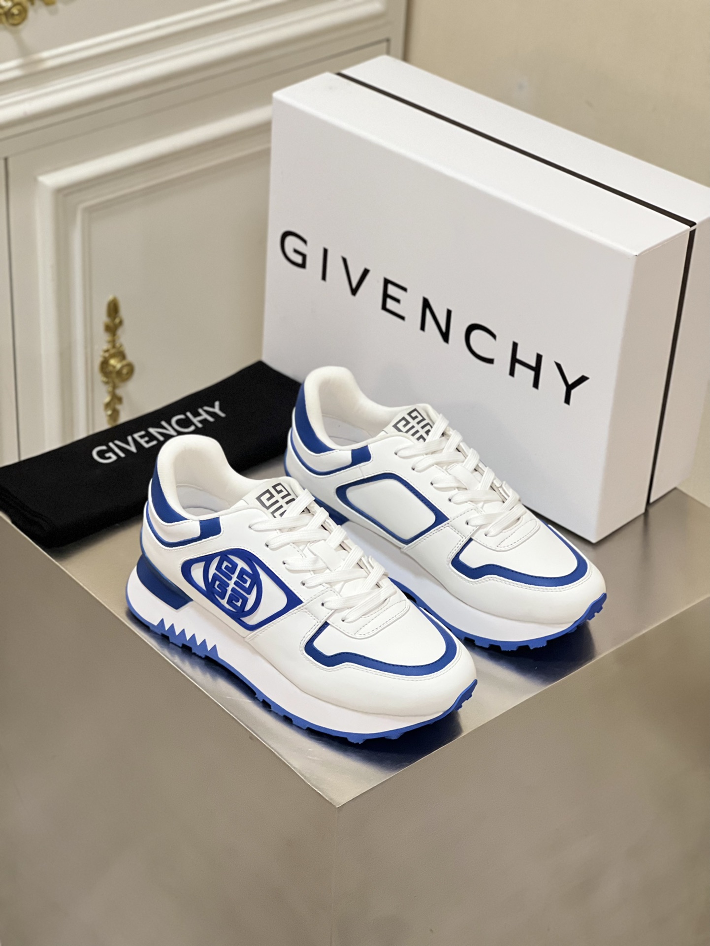 GIVENCHY SNEAKERS