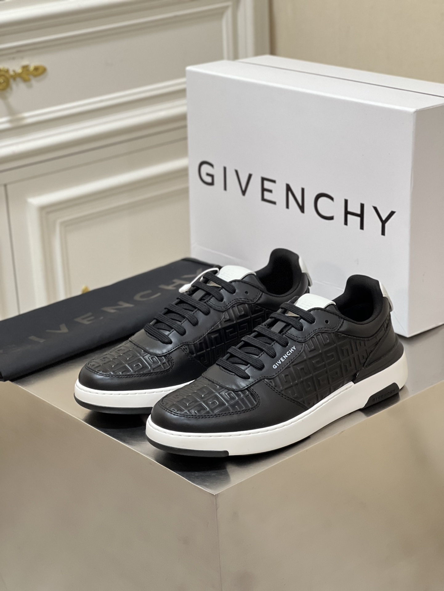 GIVENCHY SNEAKERS 