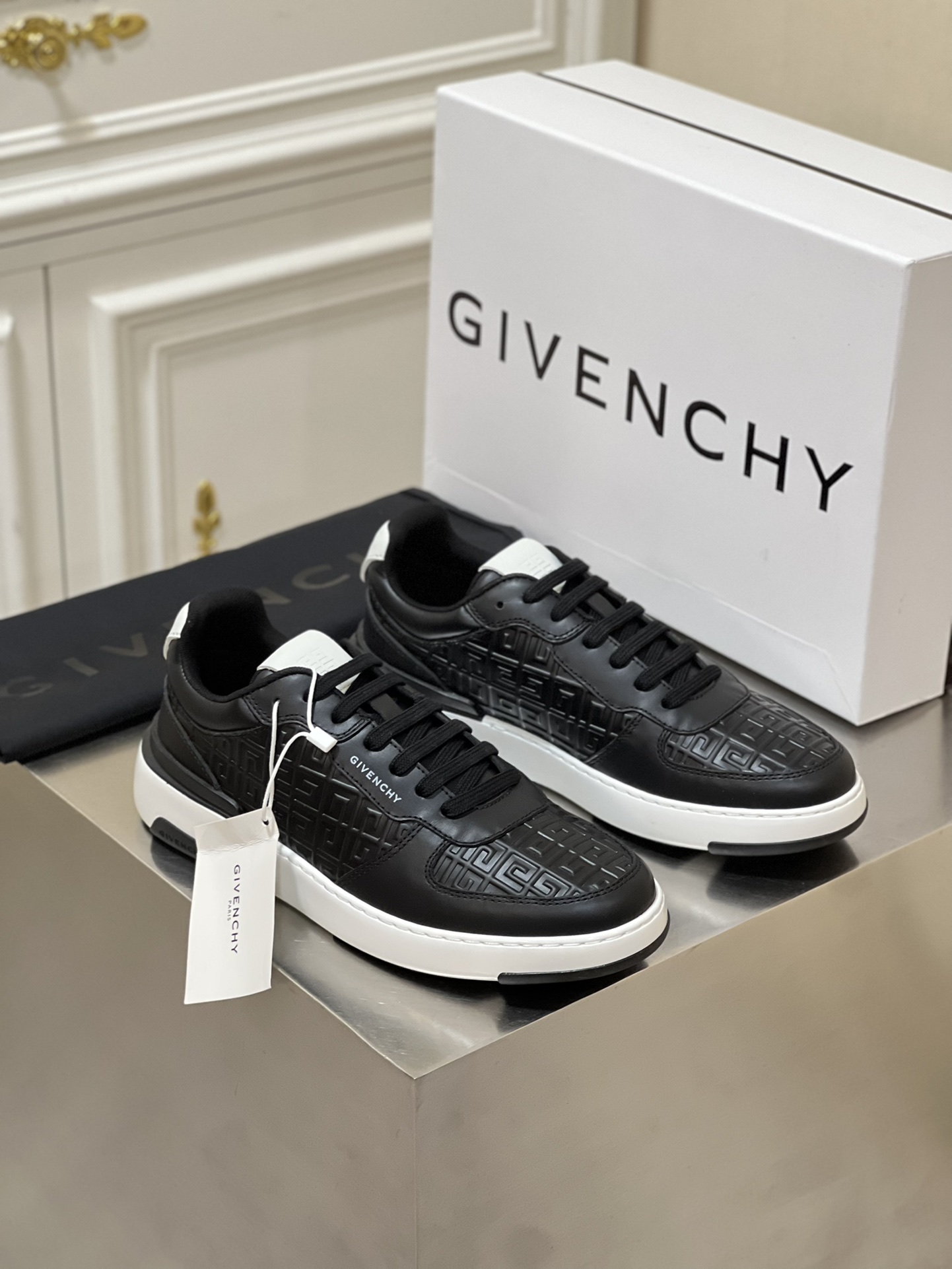 GIVENCHY SNEAKERS 