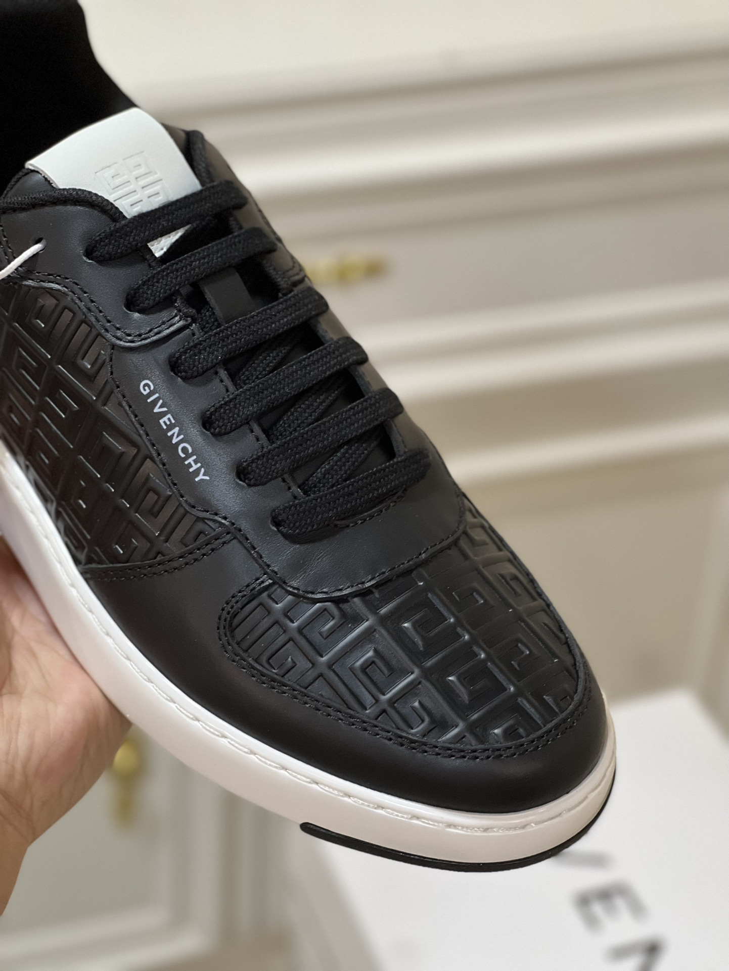 GIVENCHY SNEAKERS 