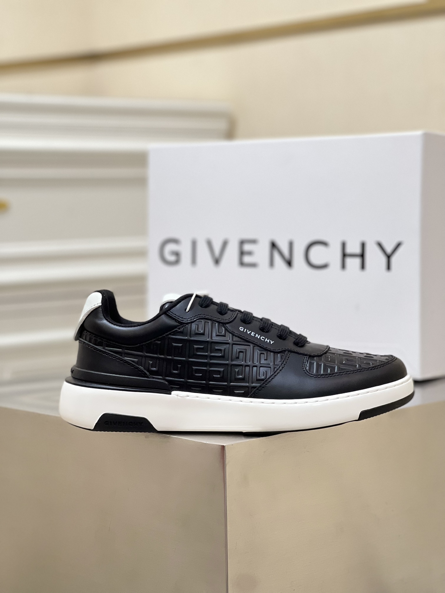 GIVENCHY SNEAKERS 